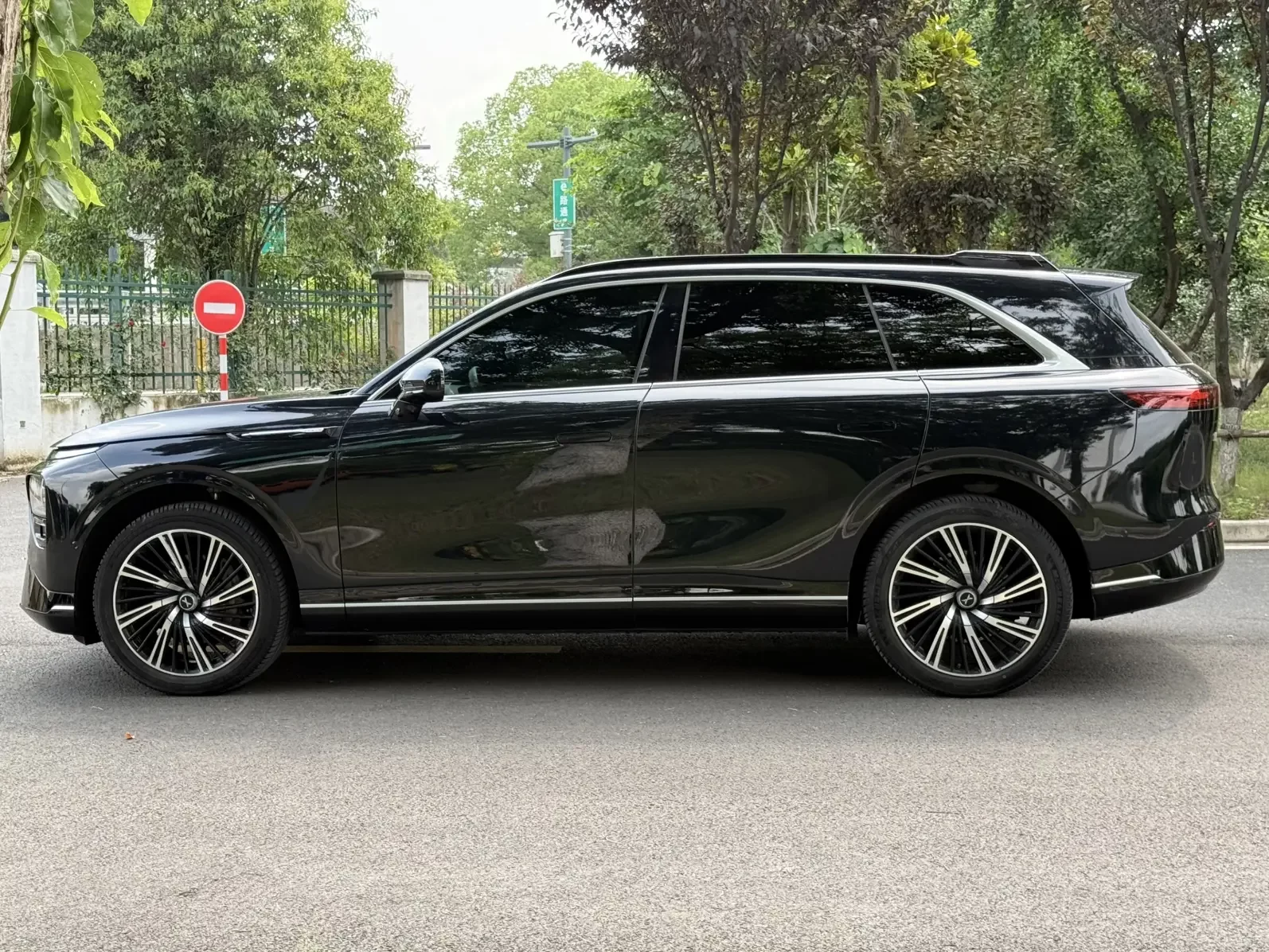 Xpeng G9