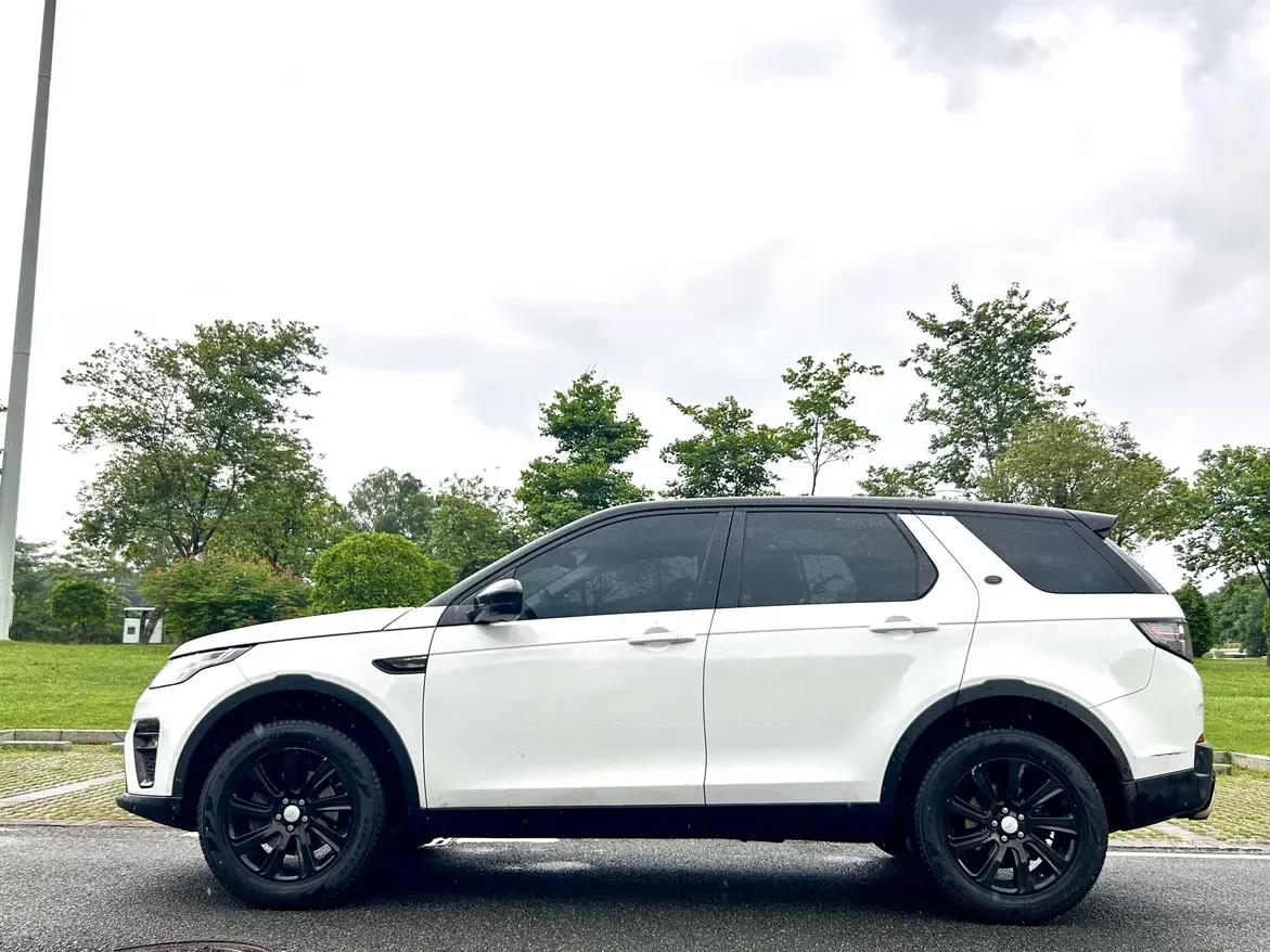 Land Rover Discover the magic