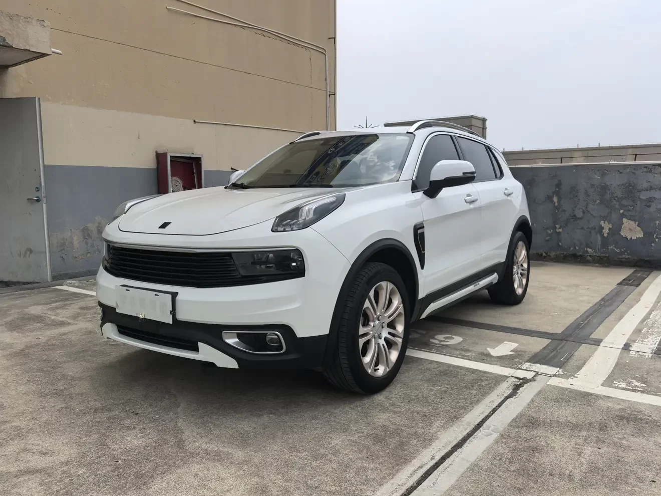 Lynk & Co 01