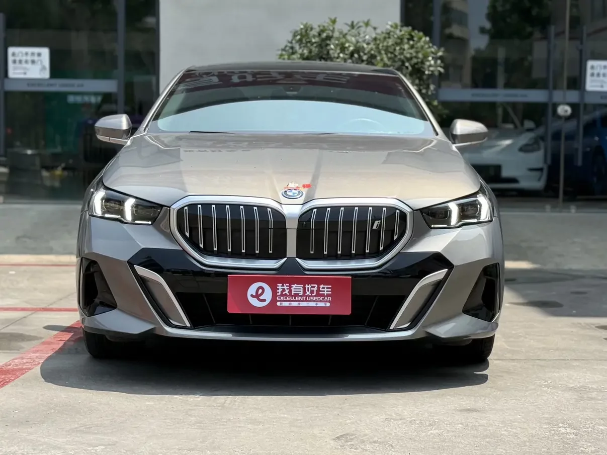 BMW i5