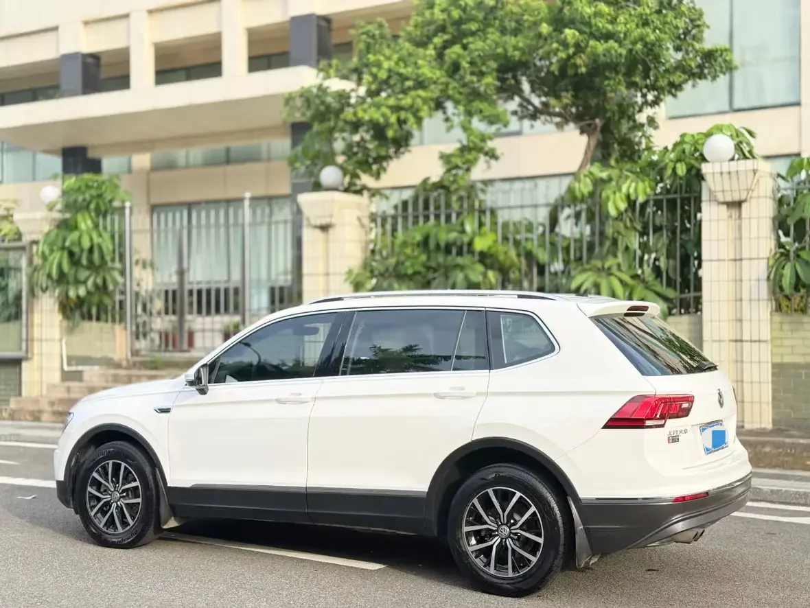 Volkswagen Tiguan L