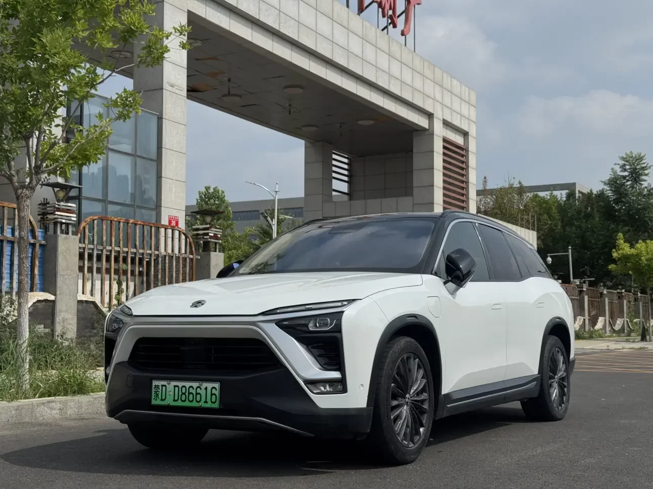 NIO ES8