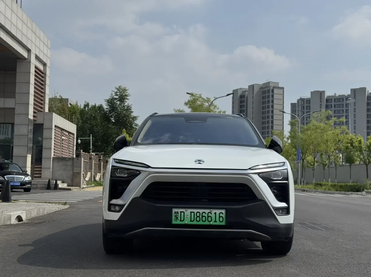 NIO ES8