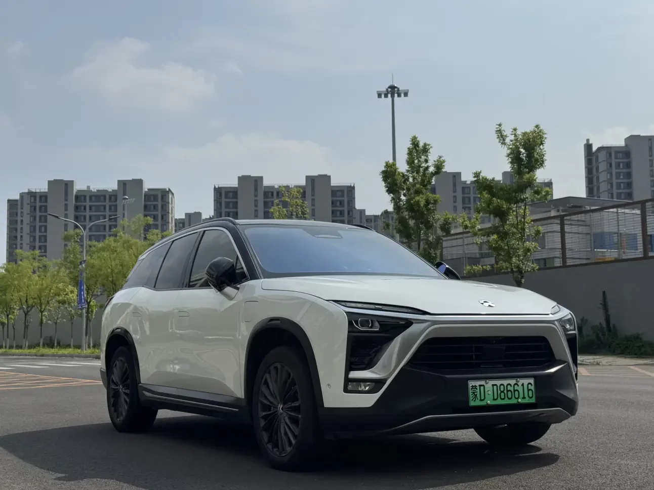 NIO ES8