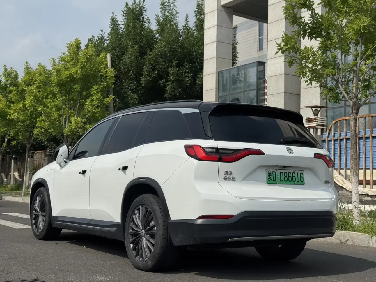 NIO ES8