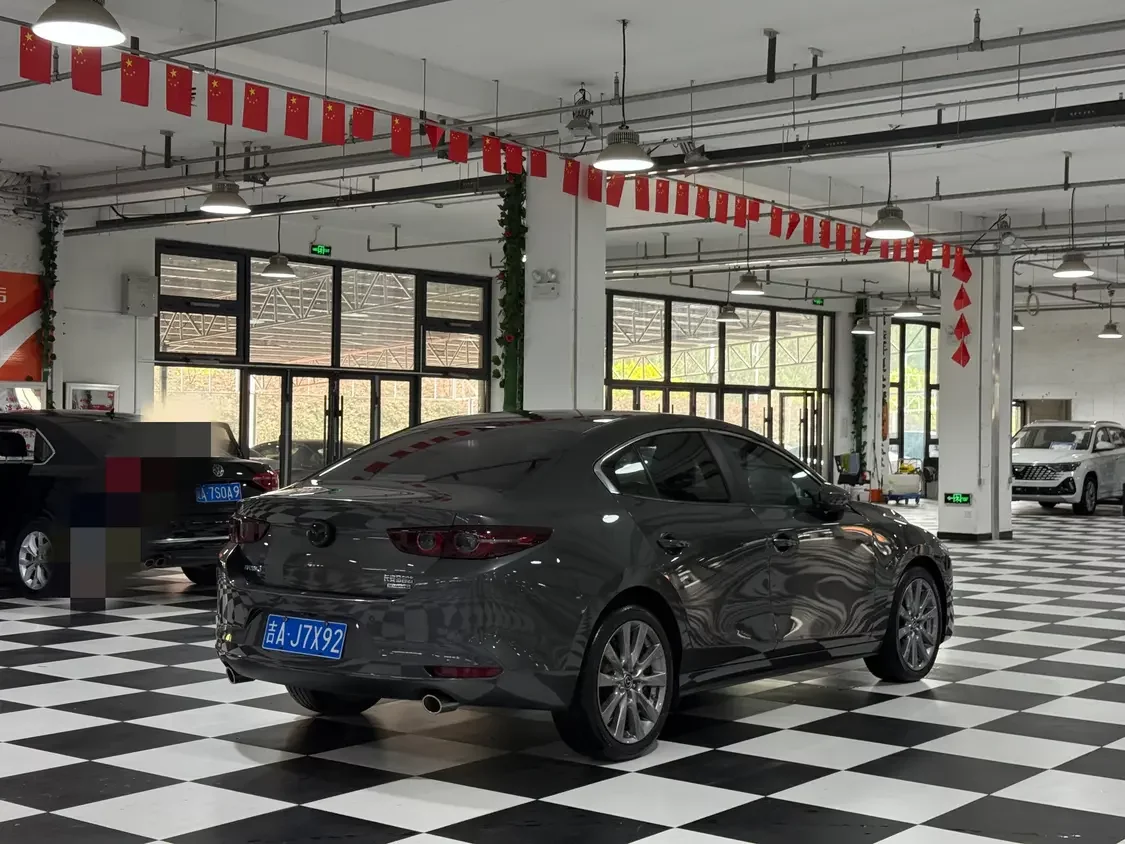 Mazda Axela