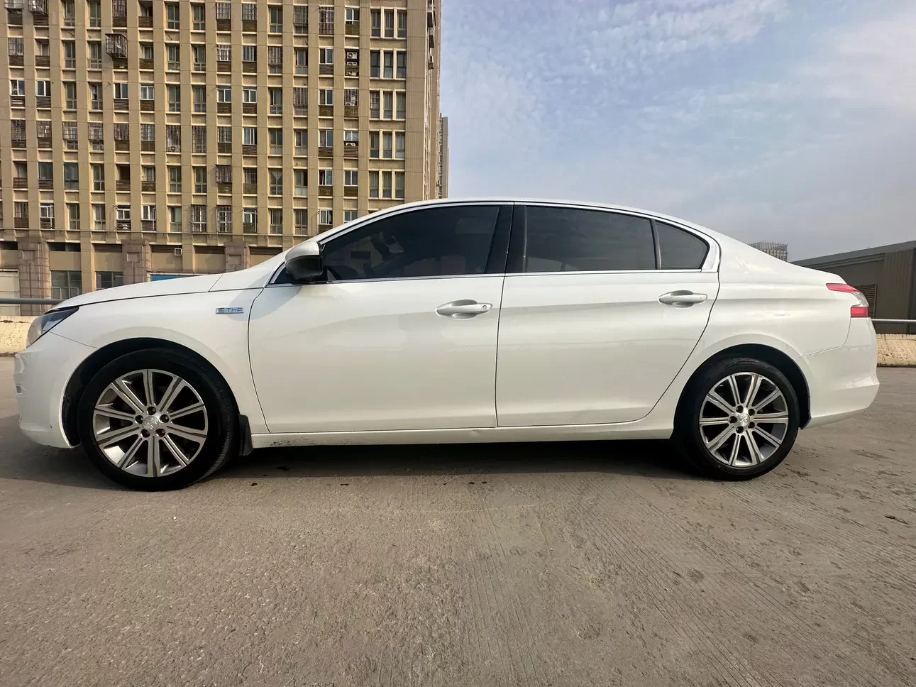 Peugeot 408