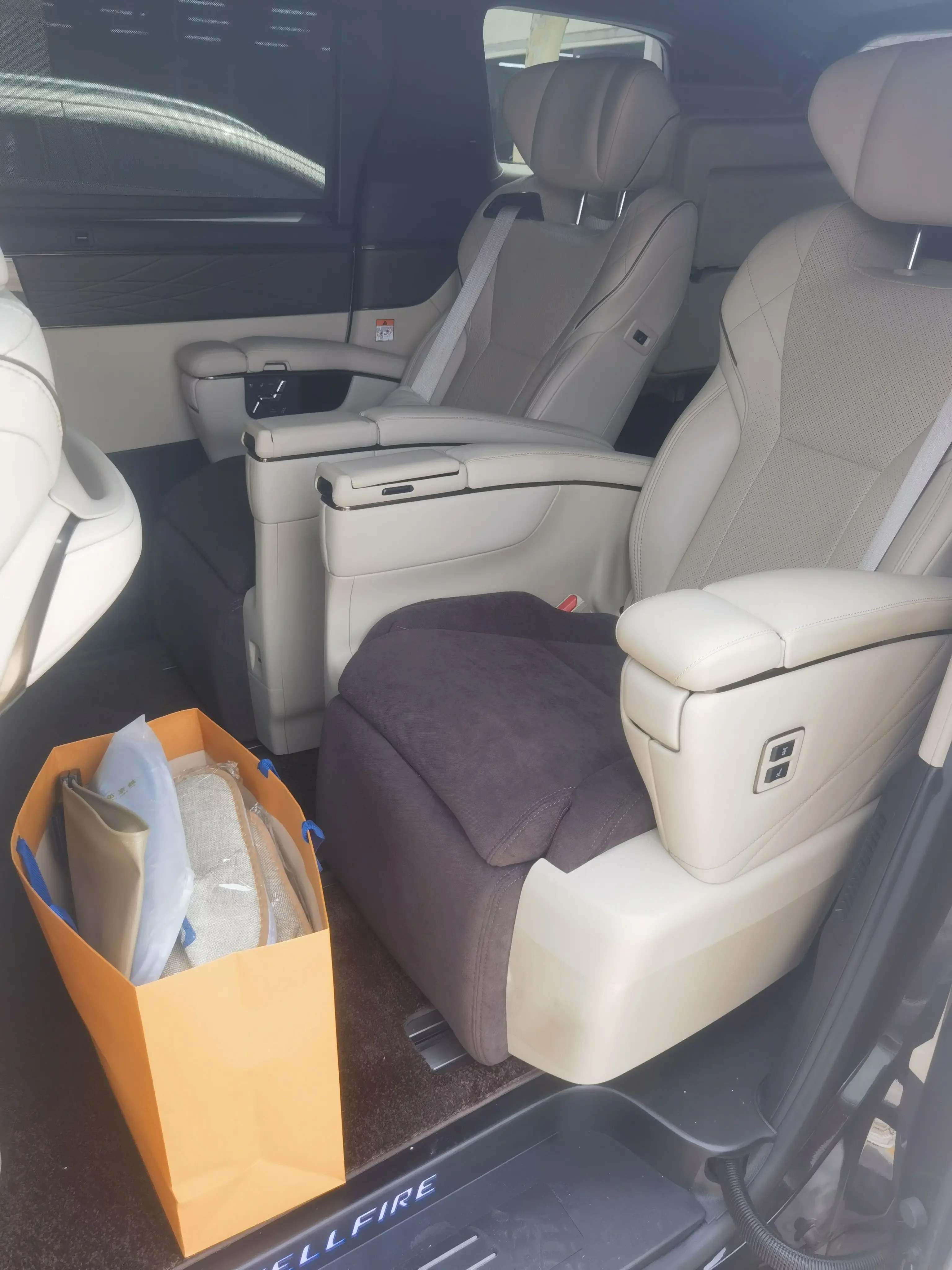 Toyota Crown Wellfire