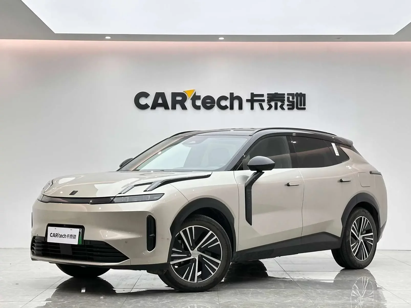 Lynk & Co 08 EM-P