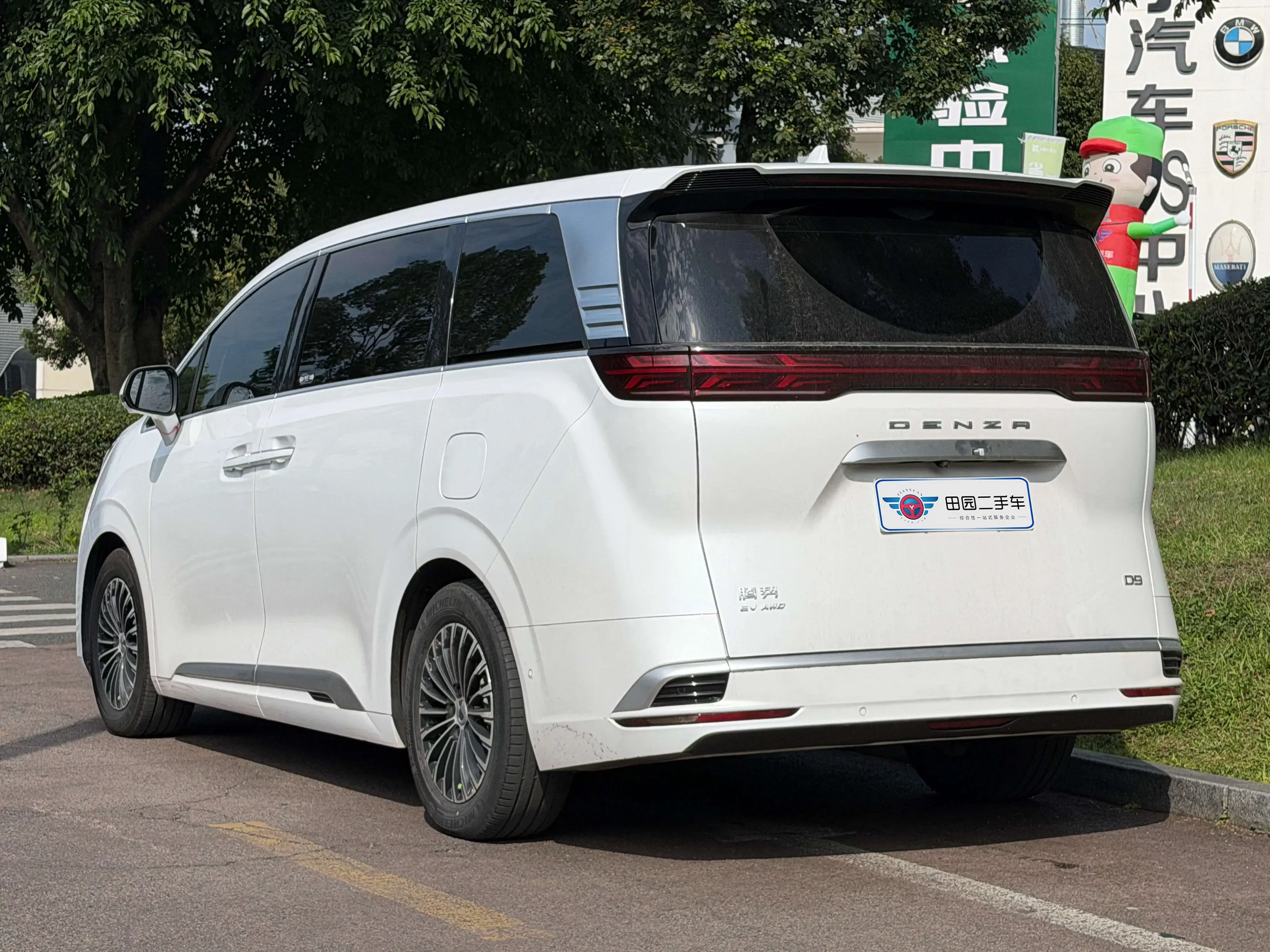 Denza D9 EV