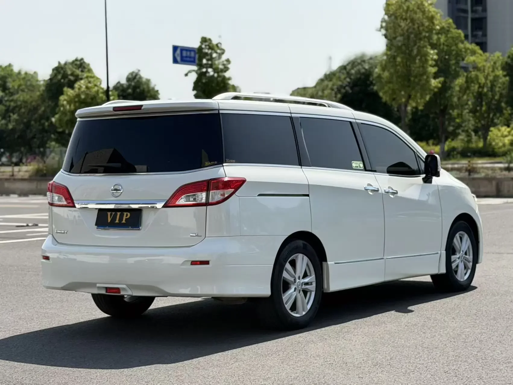 Nissan nobleman