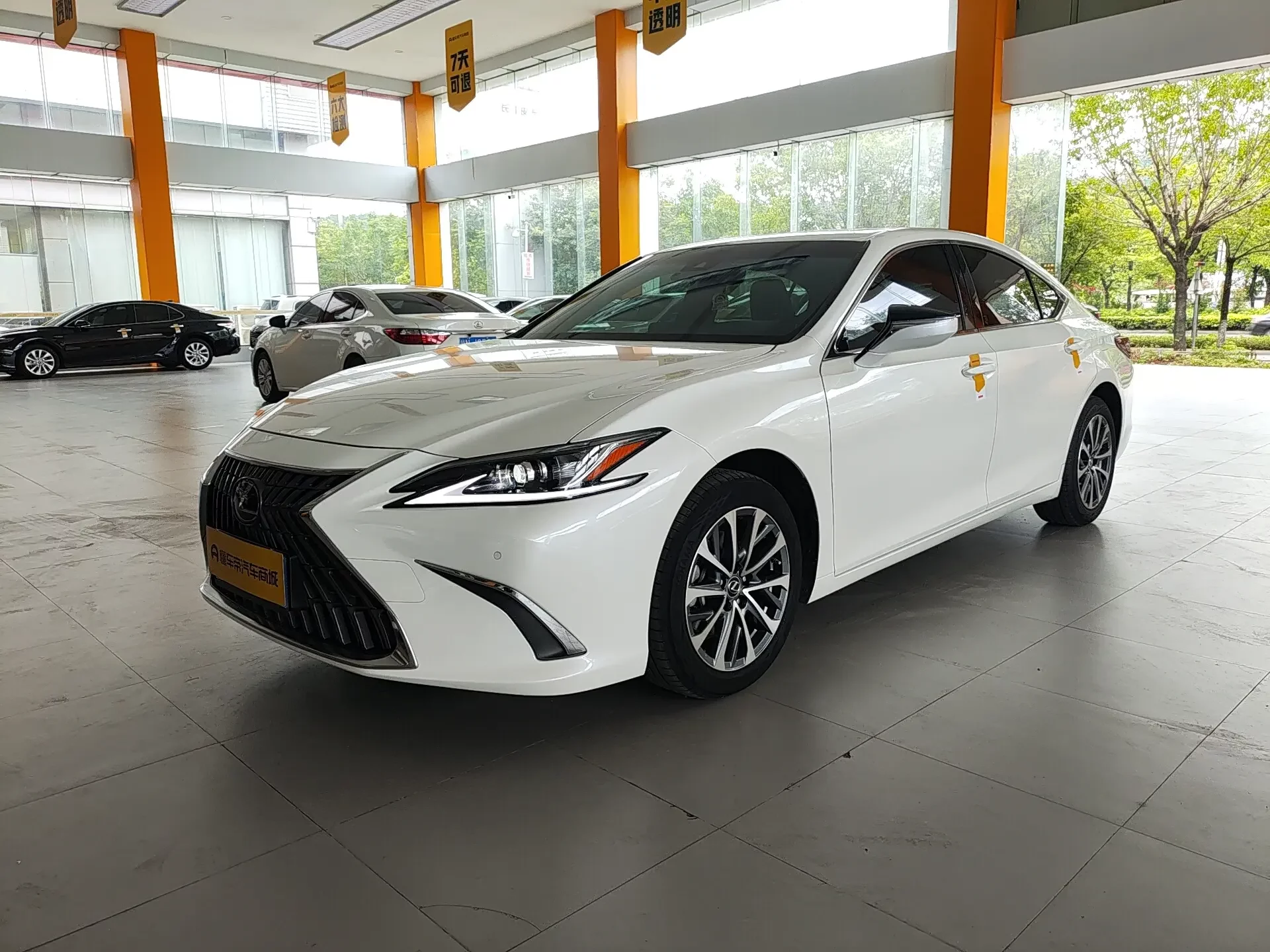 Lexus ES