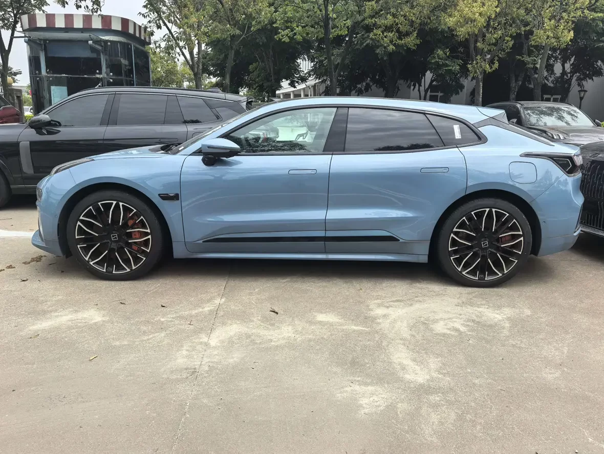 ZEEKR 001