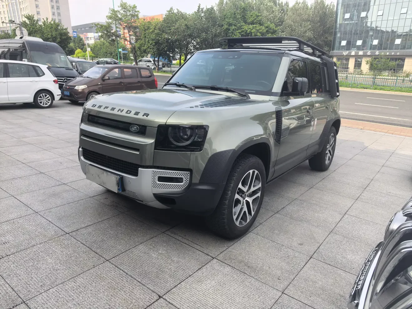 Land Rover guard