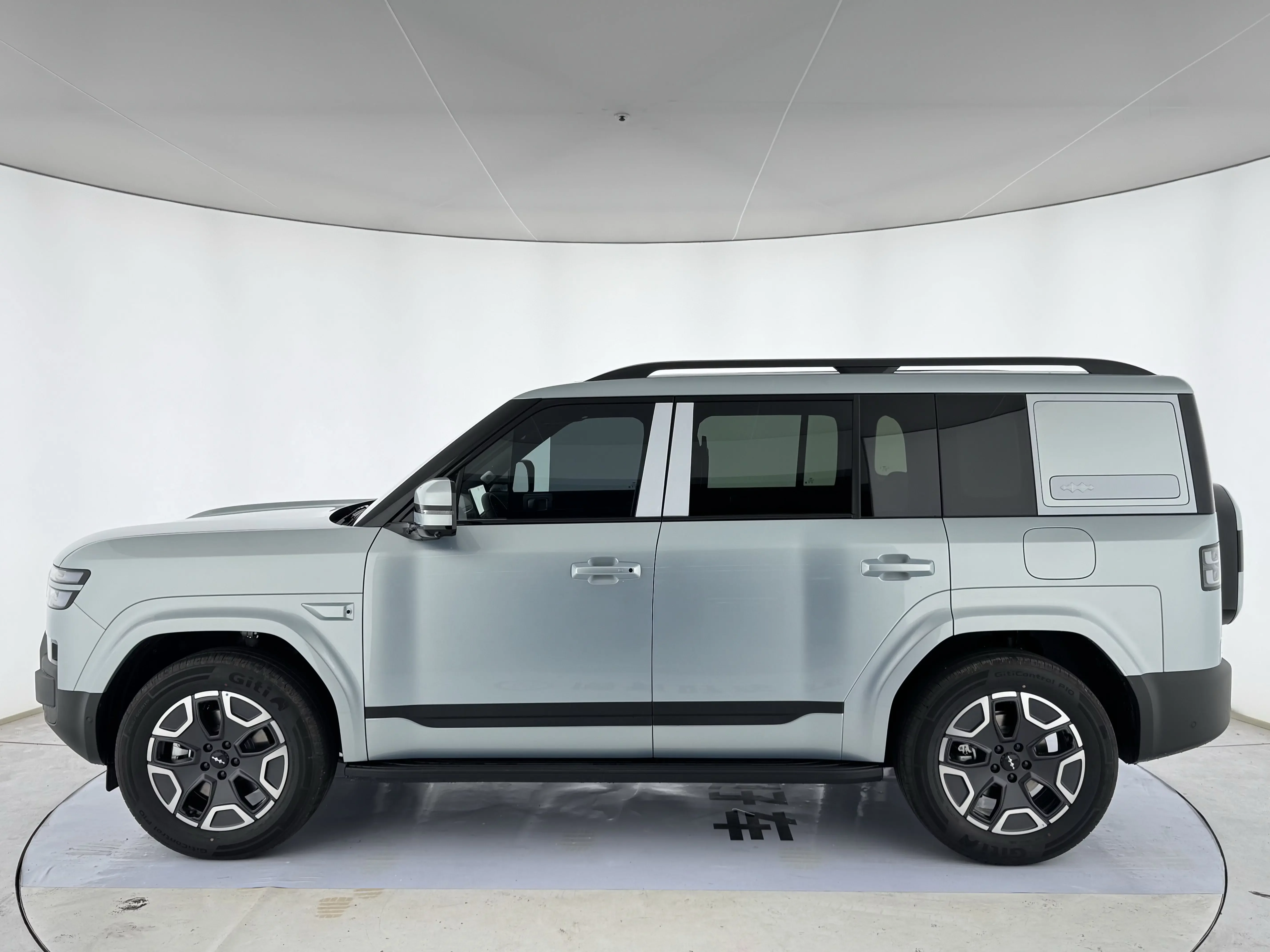 BYD Leopard Titanium 7 PHEV
