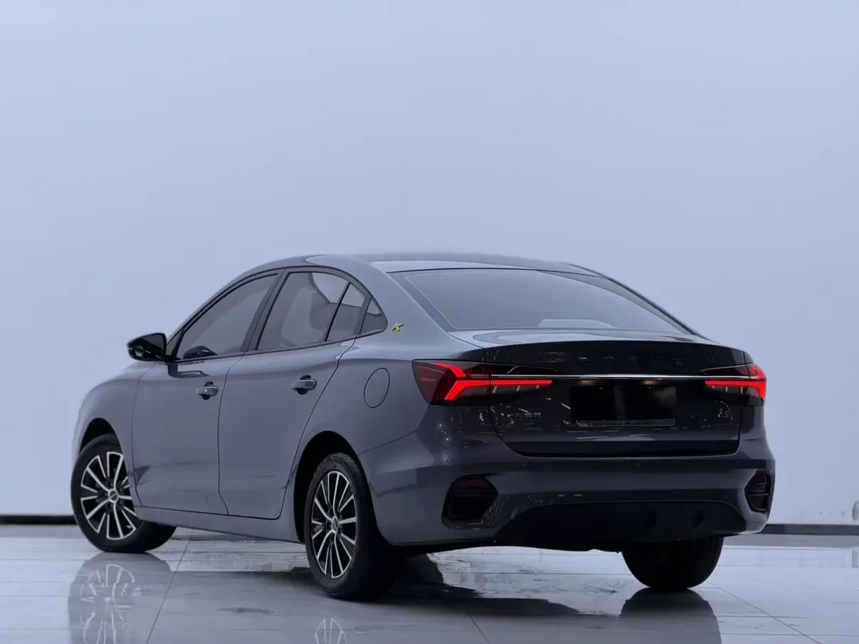 Roewe i5