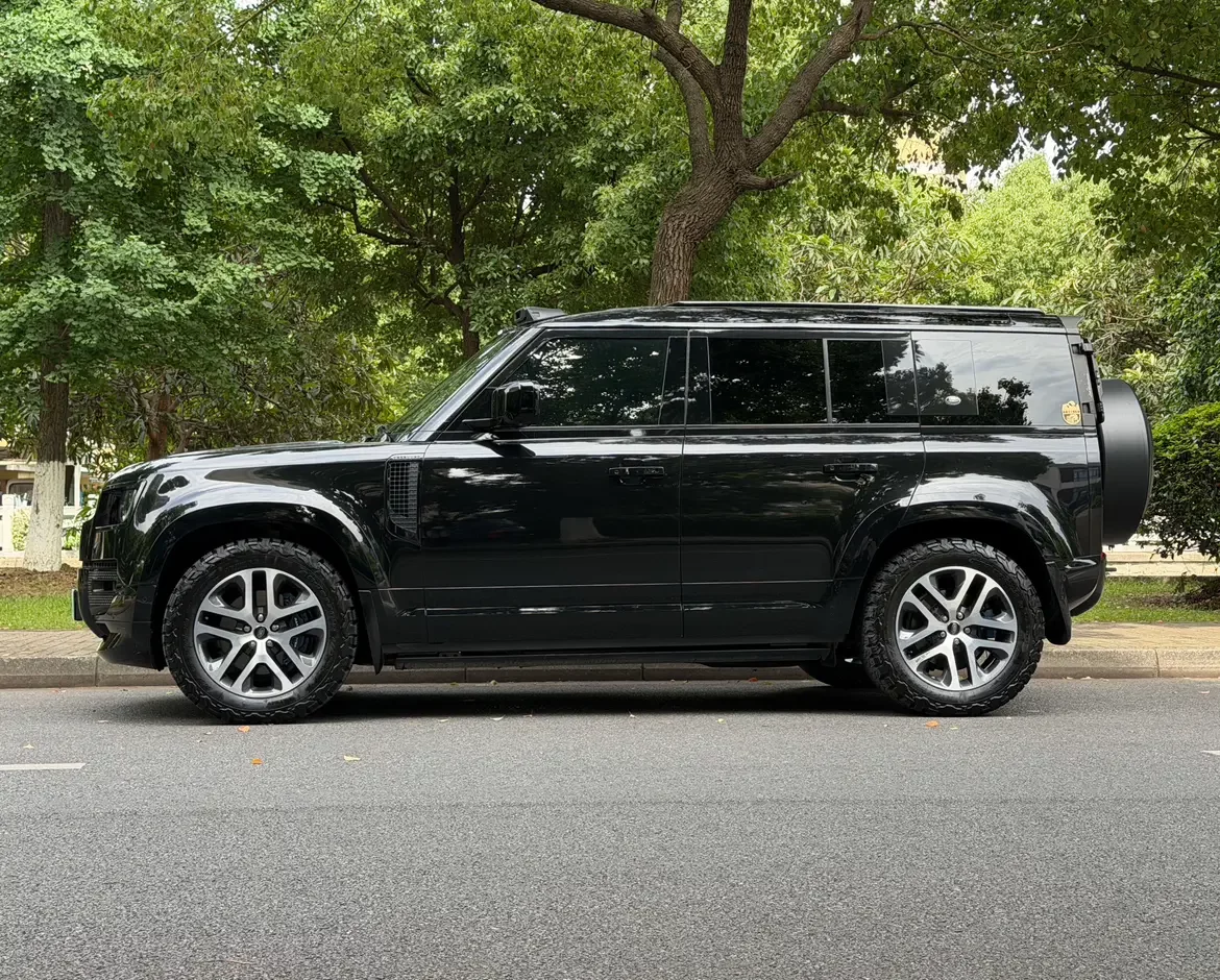 Land Rover guard