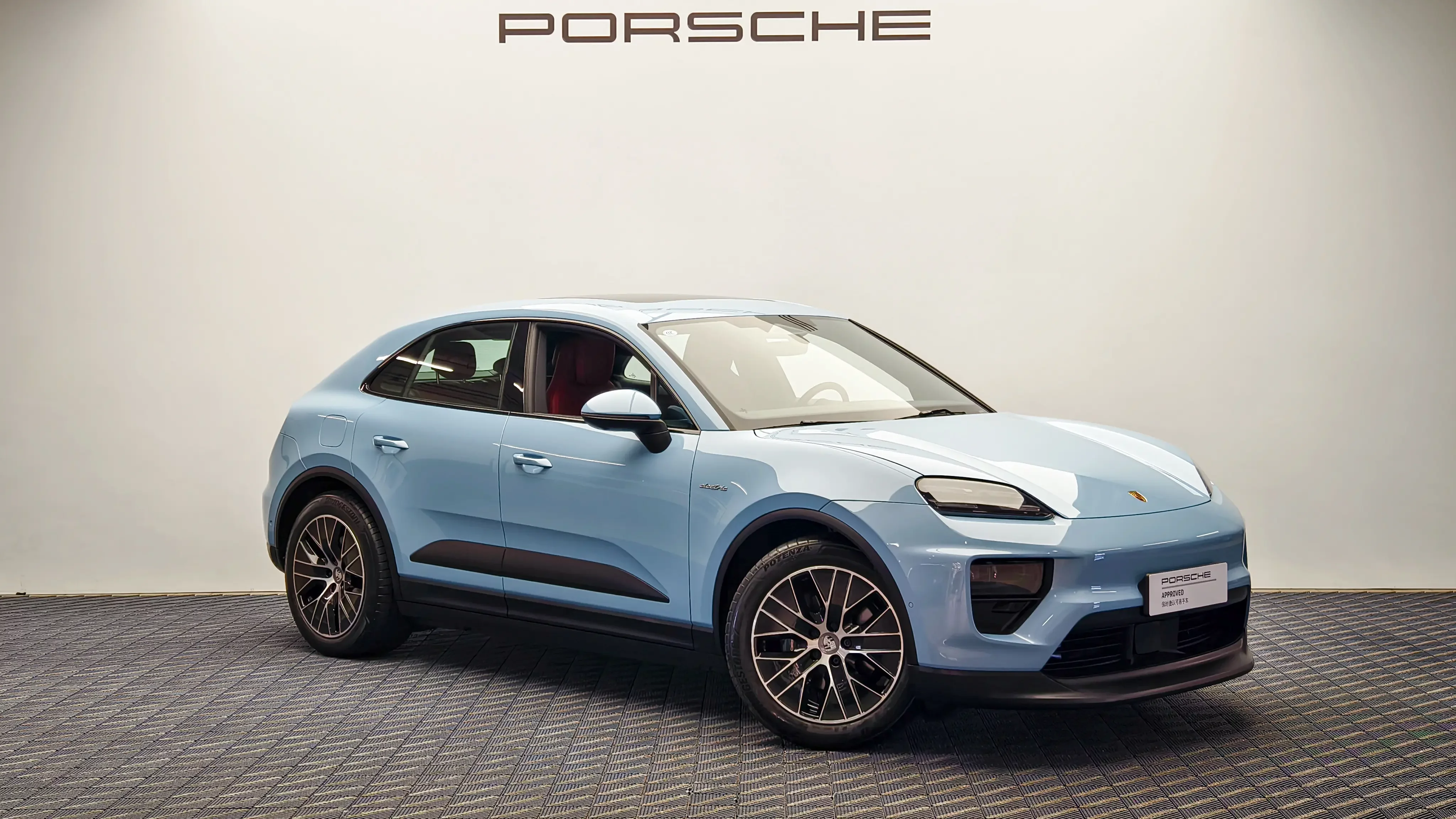 Porsche Macan EV