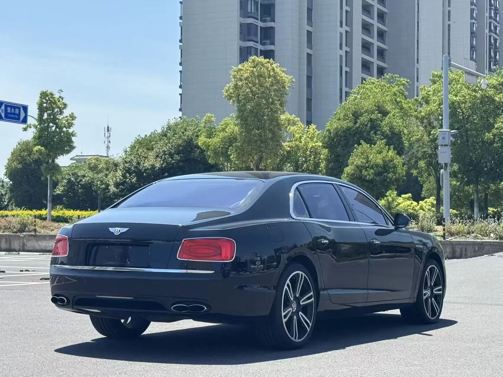 Bentley galloping