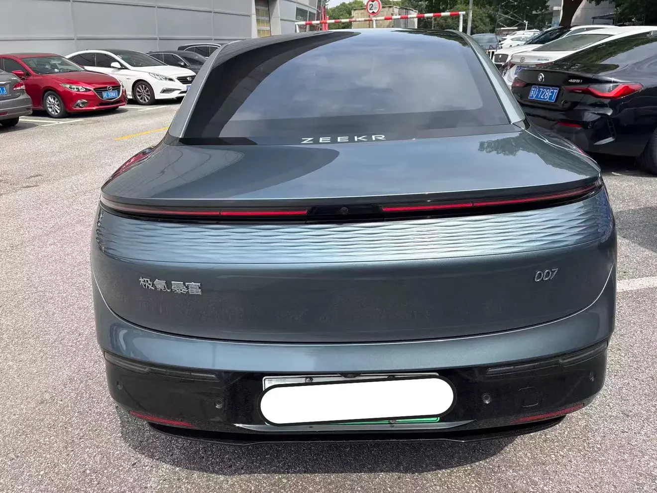 ZEEKR 007
