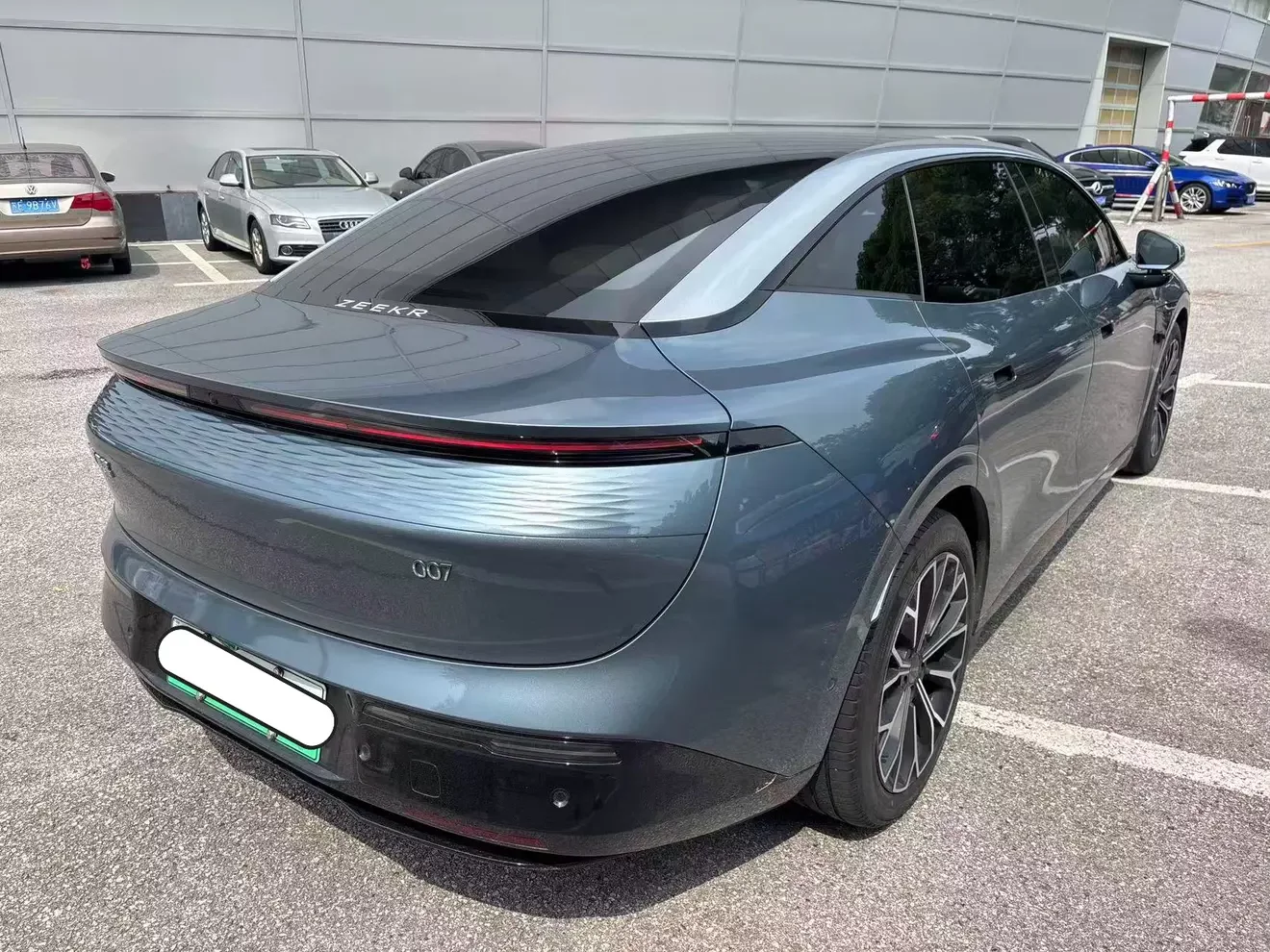 ZEEKR 007