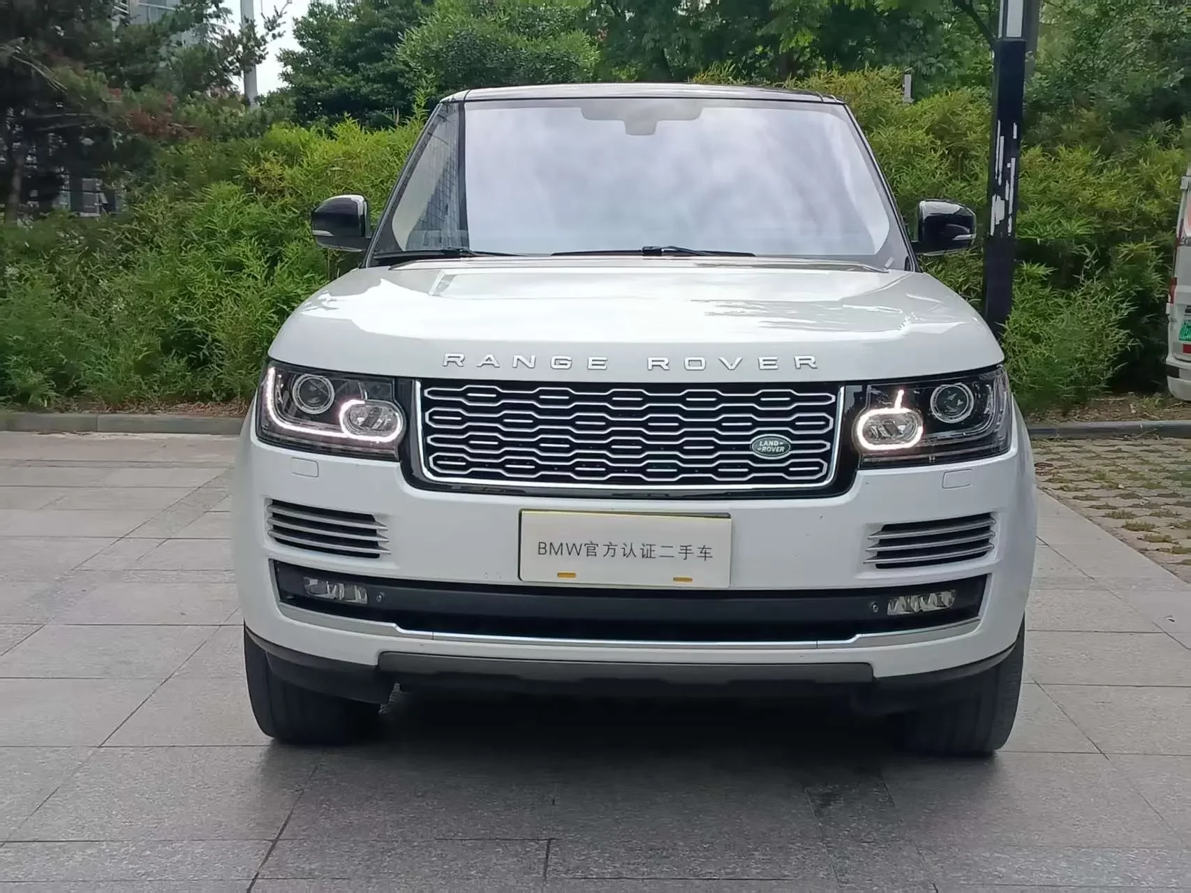 Land Rover range rover