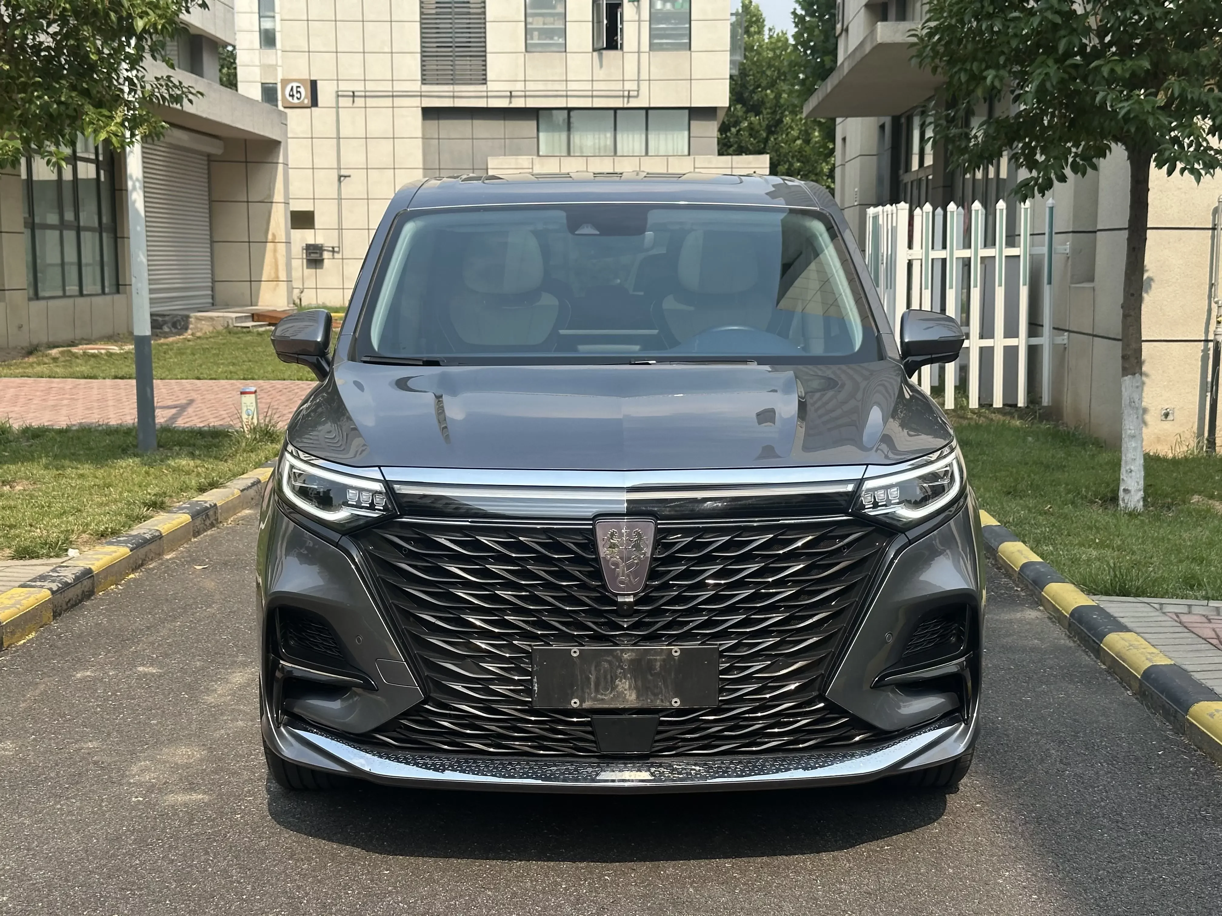 Roewe iMAX8
