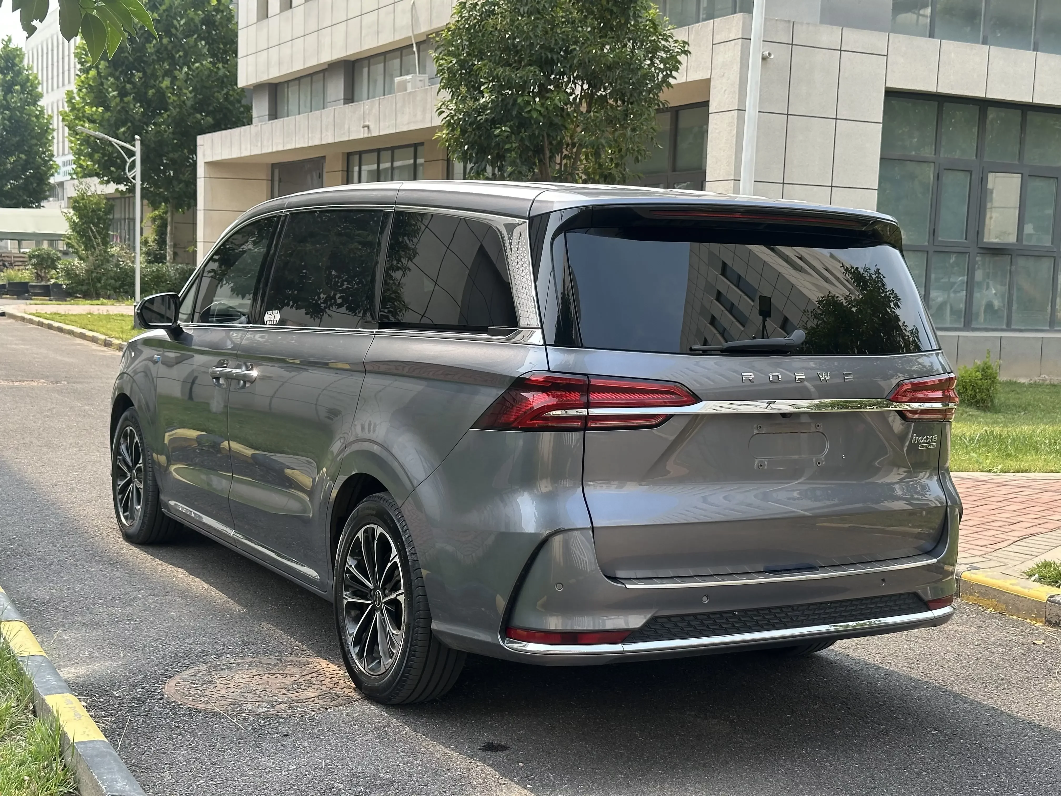 Roewe iMAX8