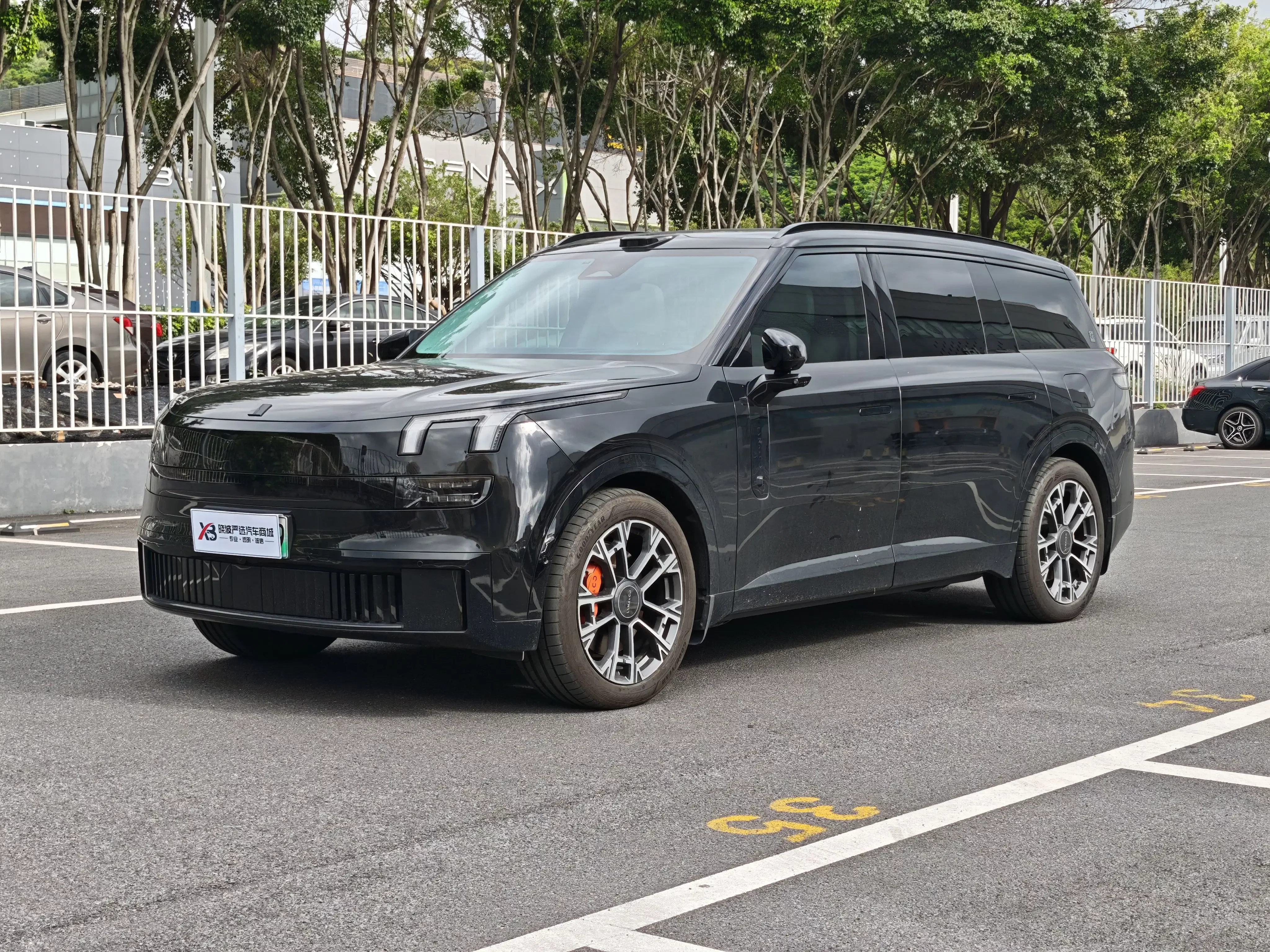Lynk & Co 900