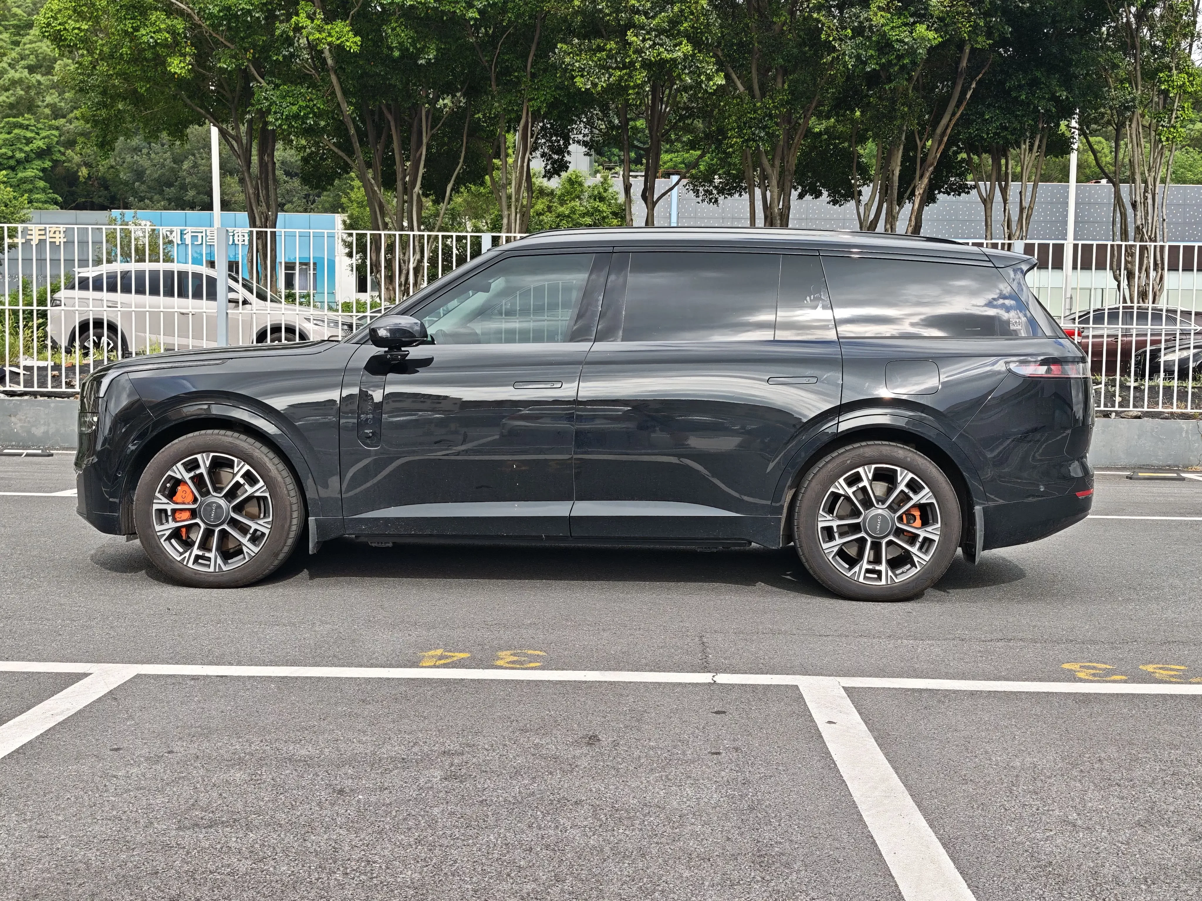 Lynk & Co 900