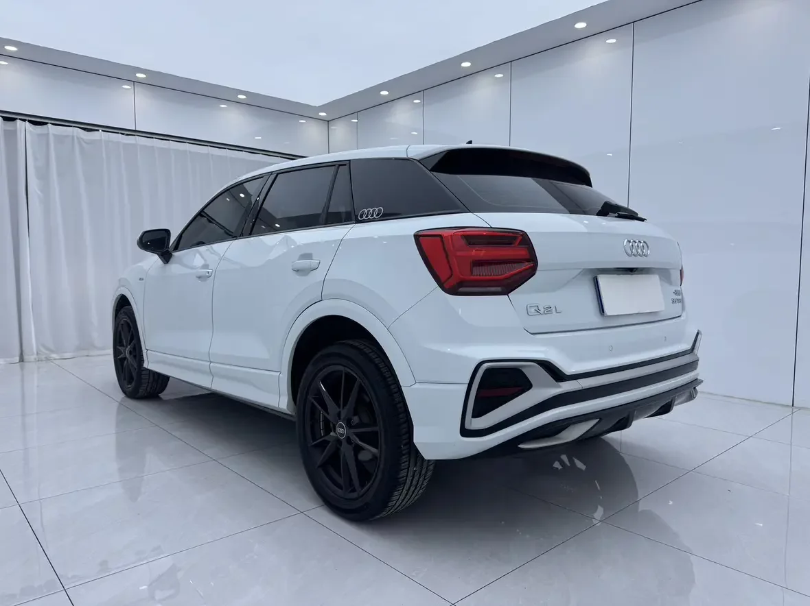 Audi Q2L