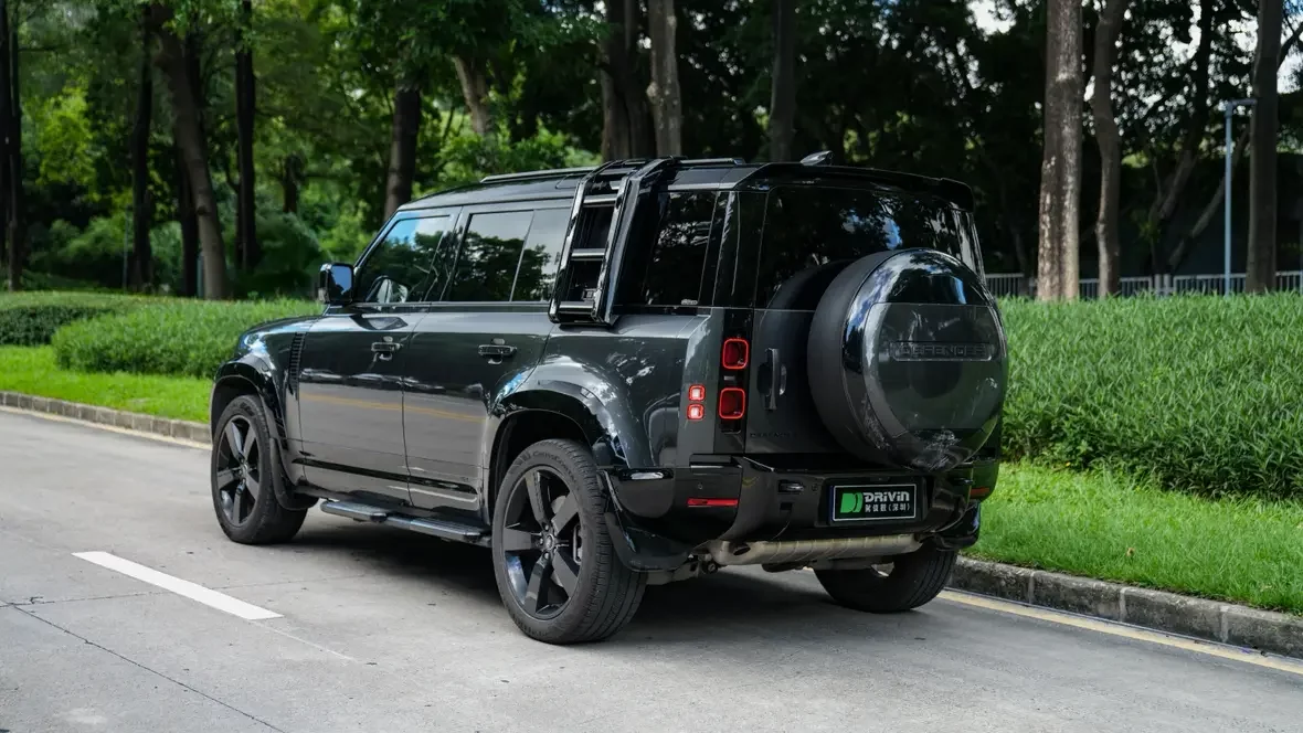 Land Rover guard