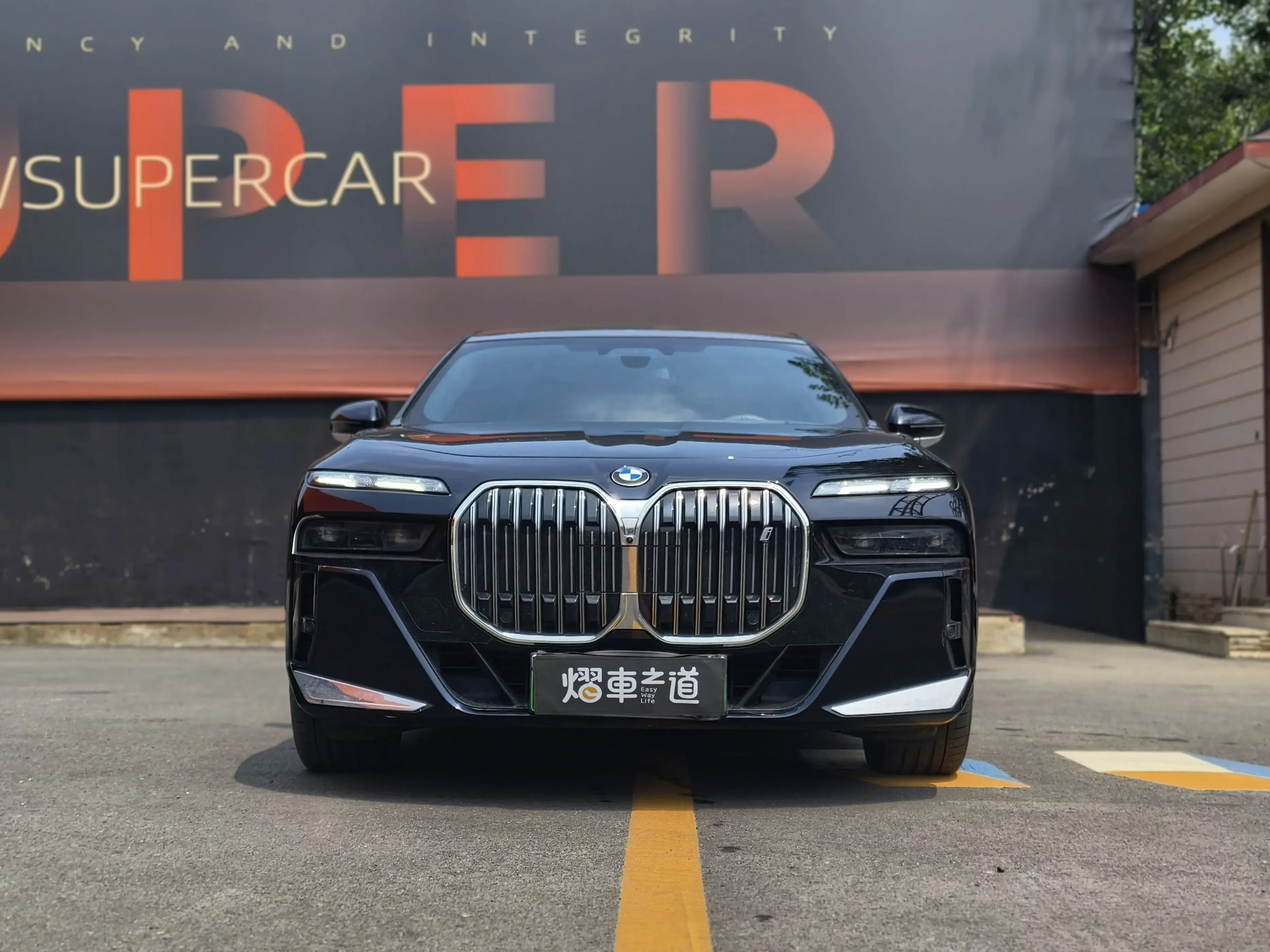 BMW i7