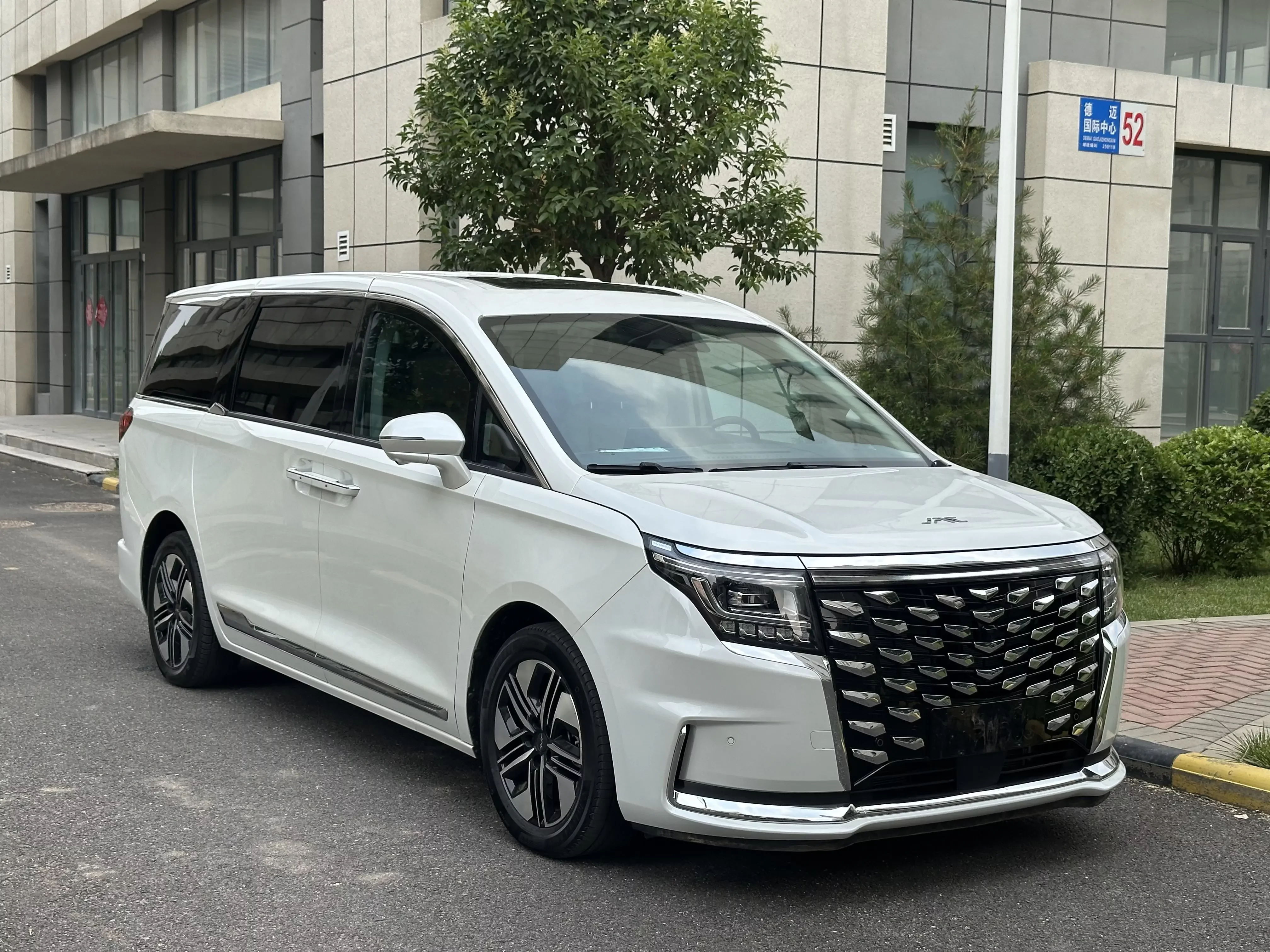 JAC Ruifeng RF8 PHEV