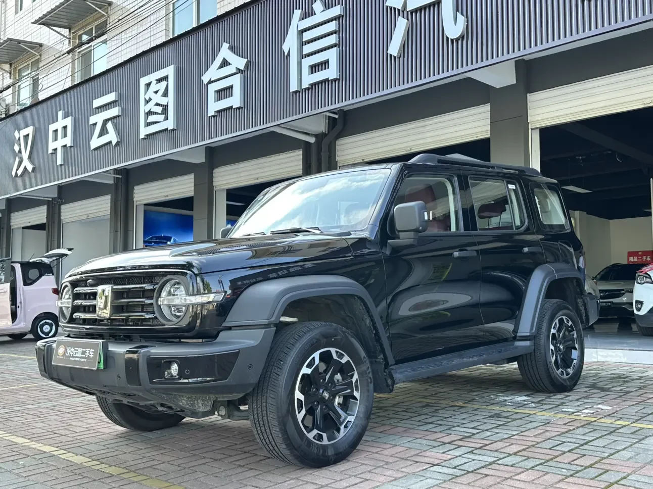 Tank 300 Hi4-T