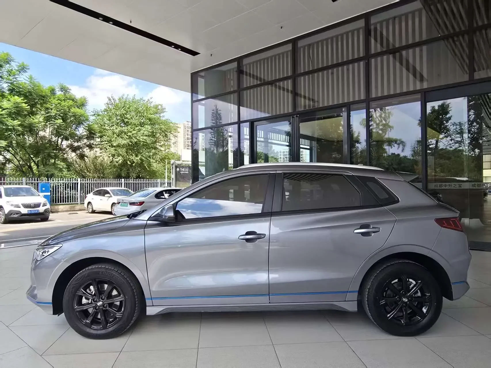 BYD e2