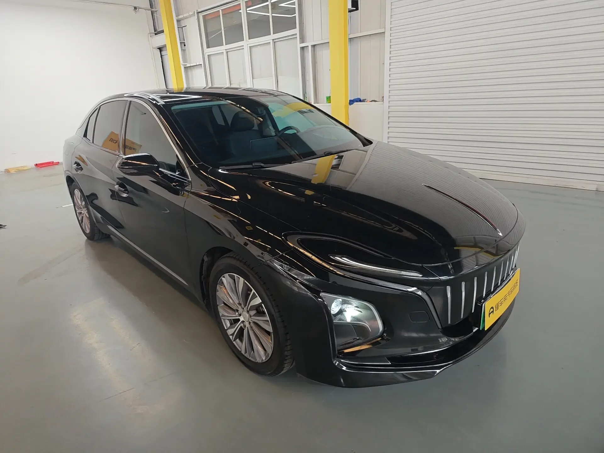 Hongqi E-QM5