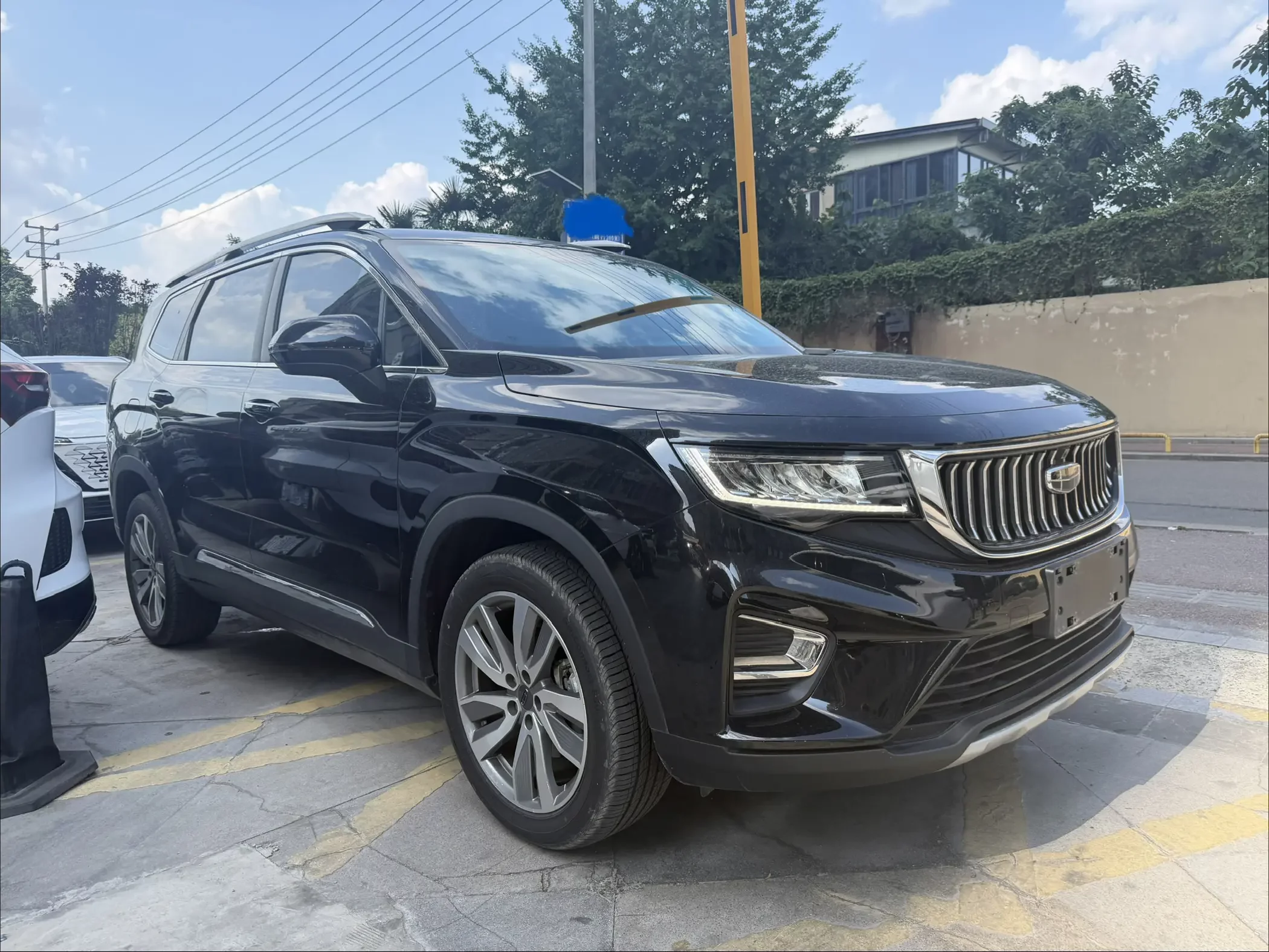 Geely Okavango