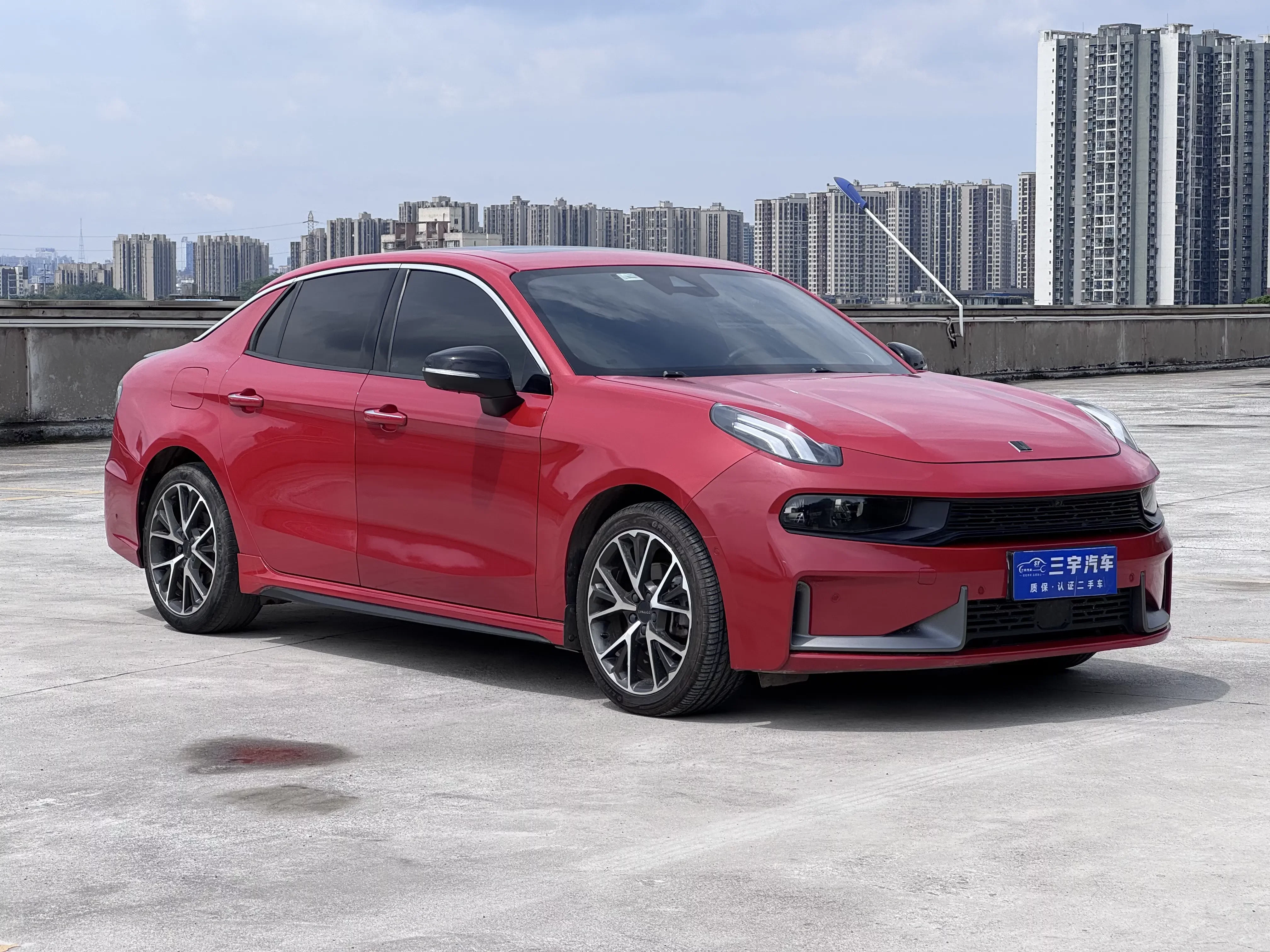 Lynk & Co 03