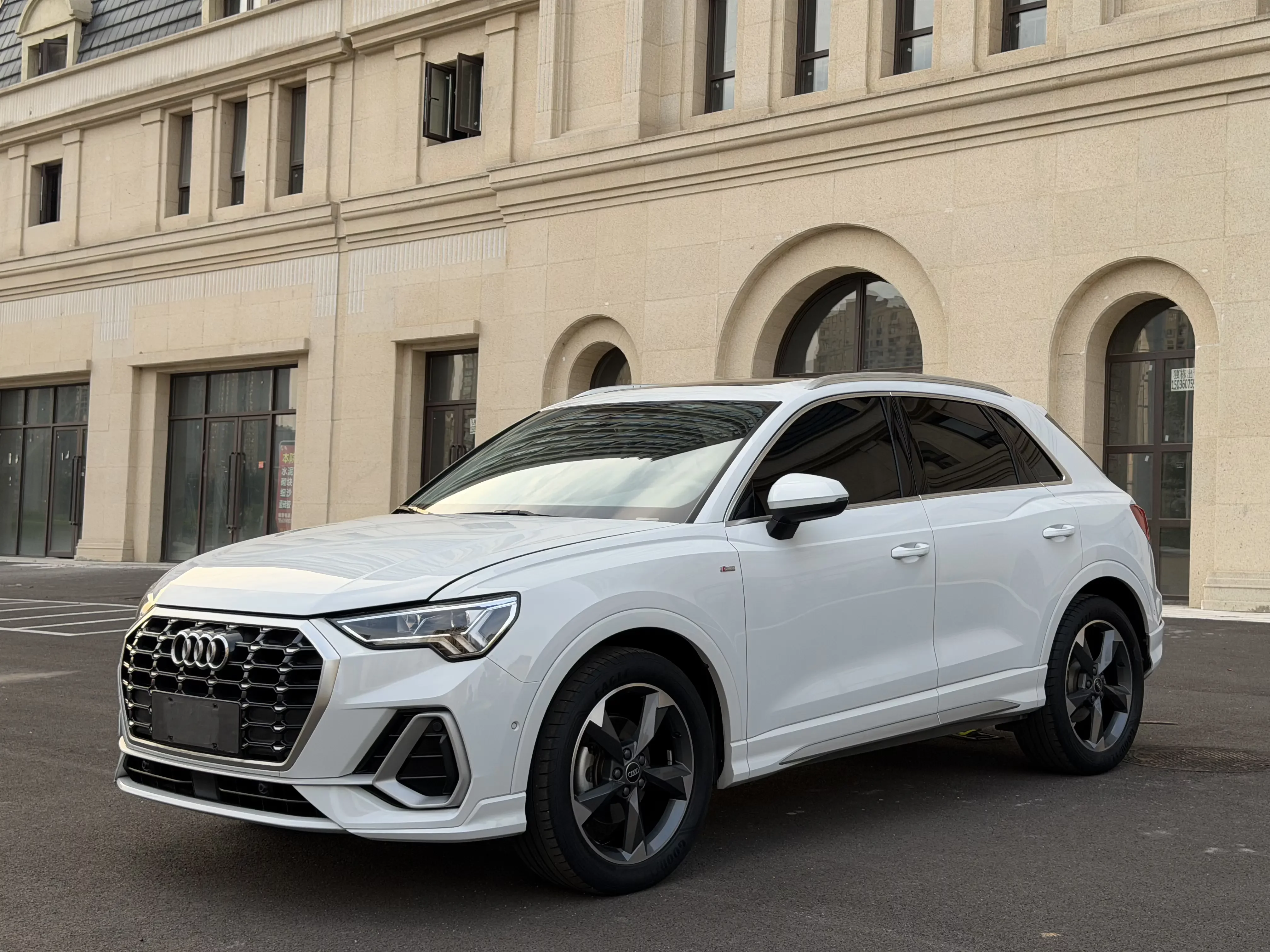 AUDI Q3