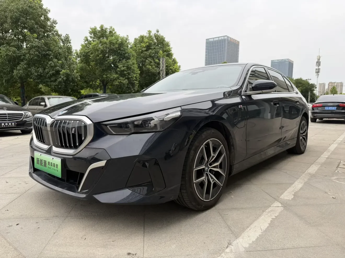 BMW i5