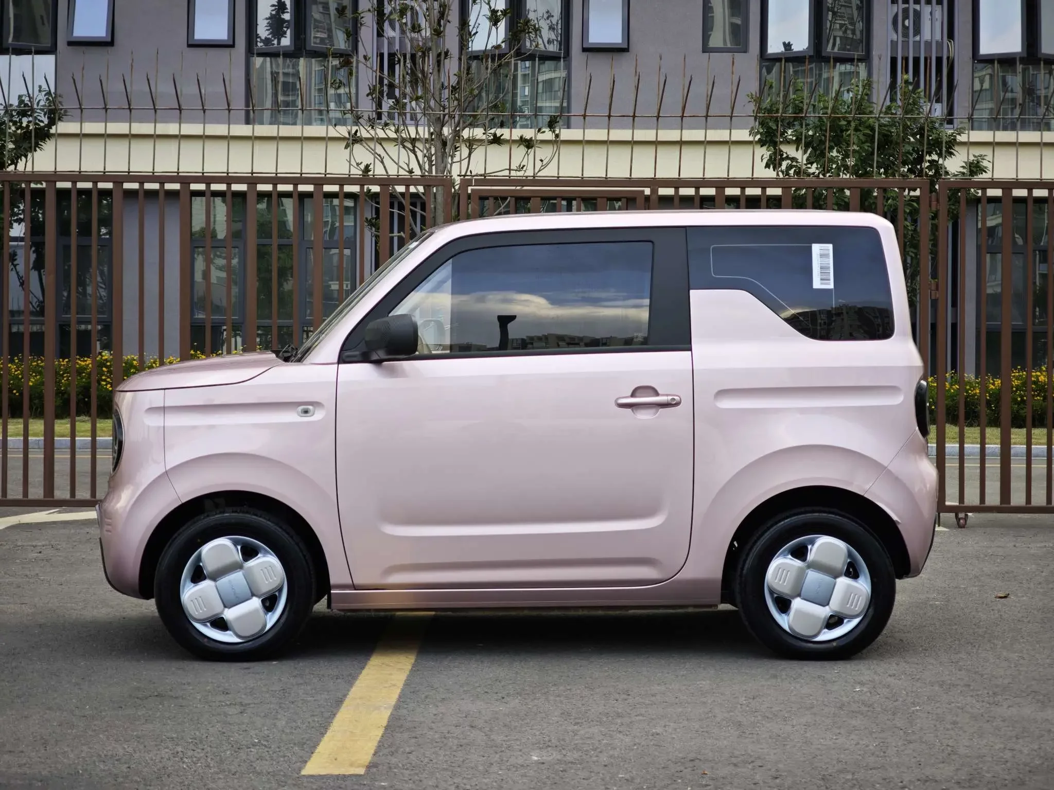 Geely panda