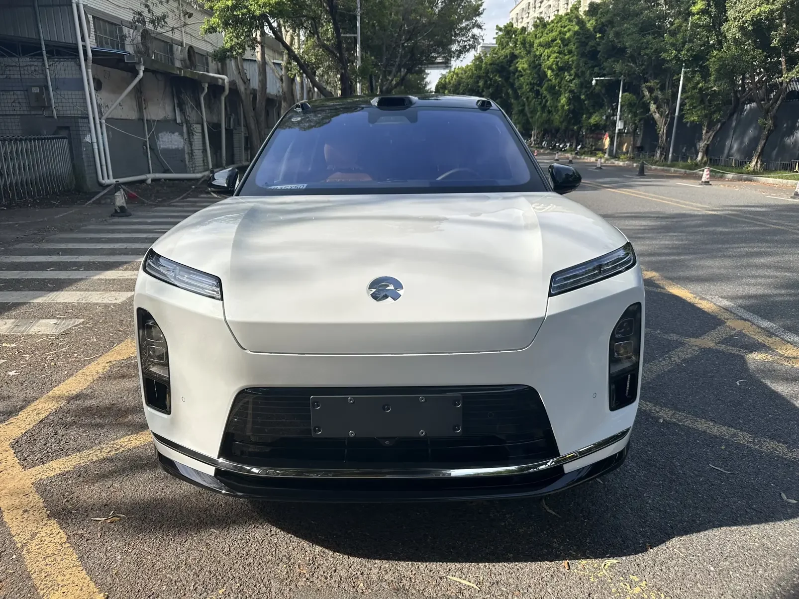 NIO ES8