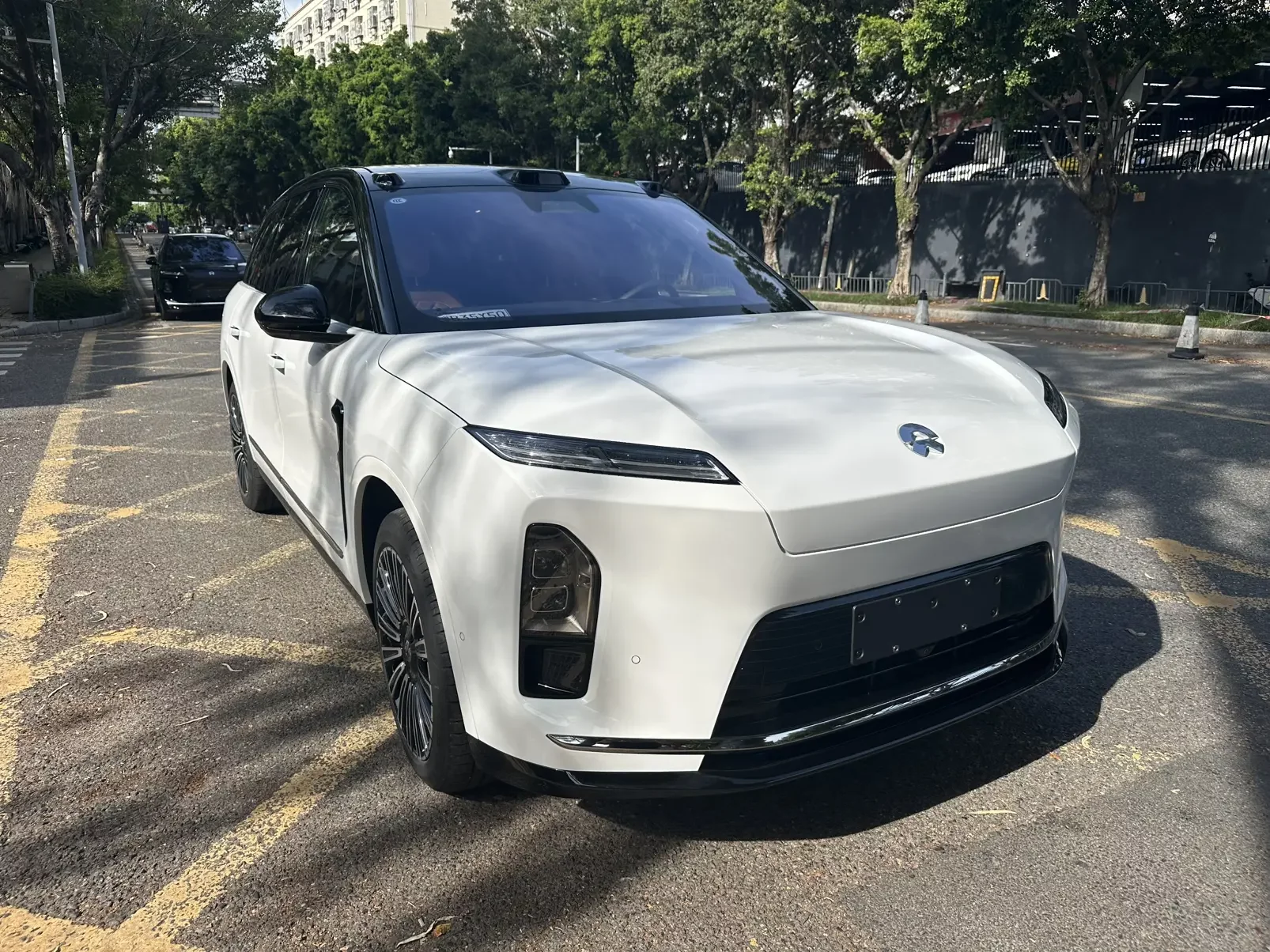 NIO ES8