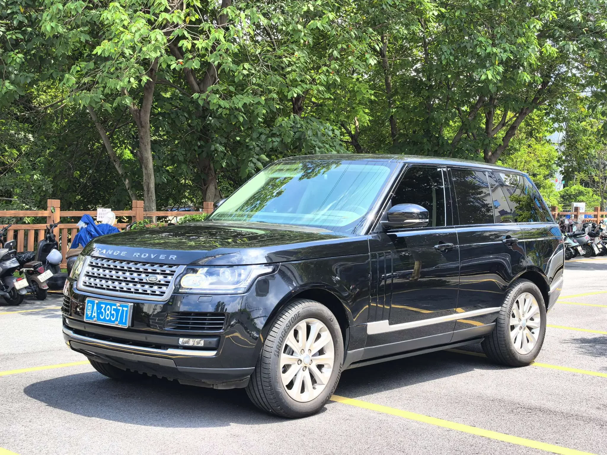 Land Rover range rover