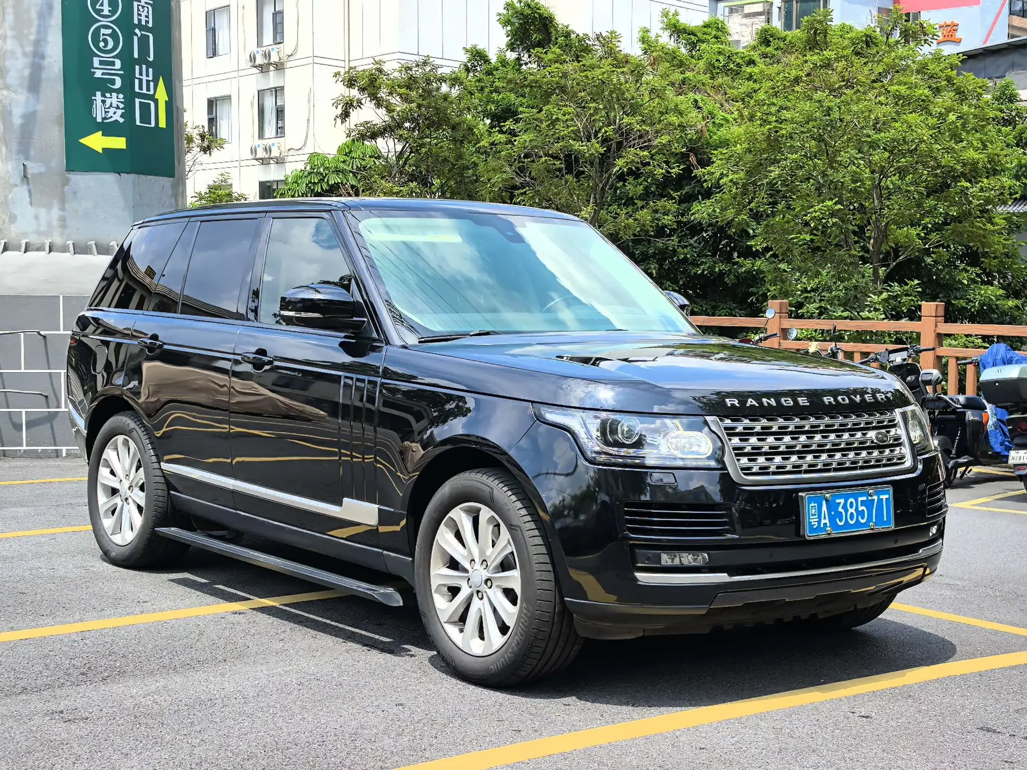 Land Rover range rover