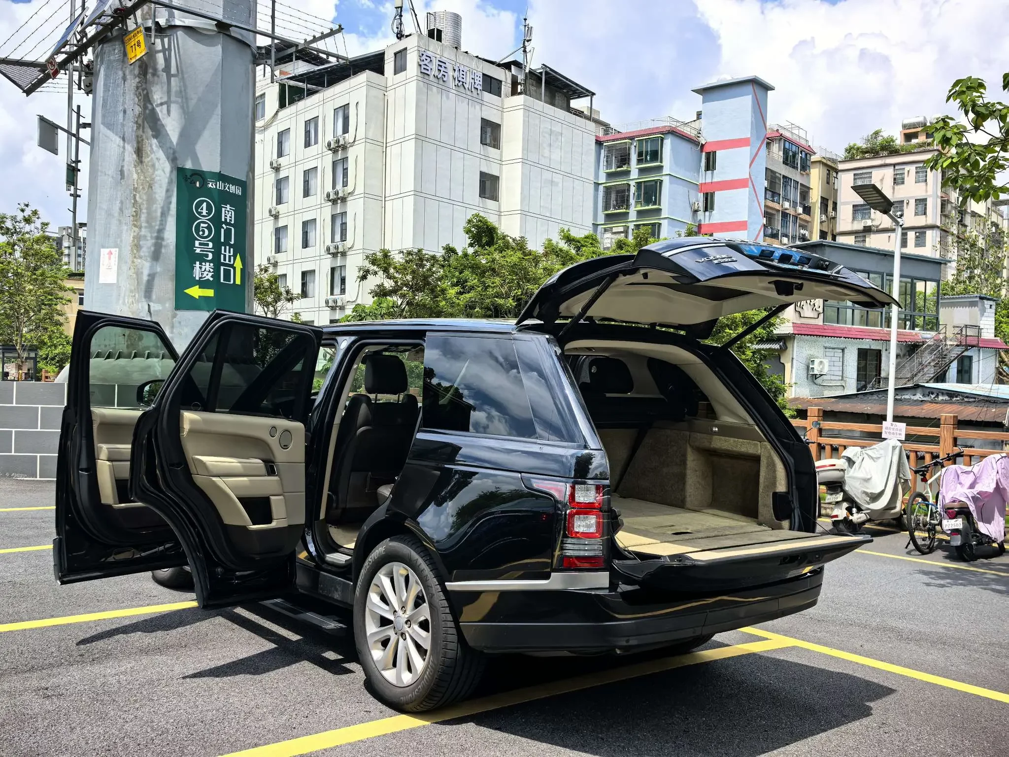 Land Rover range rover