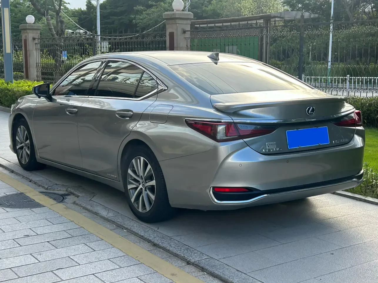 Lexus ES