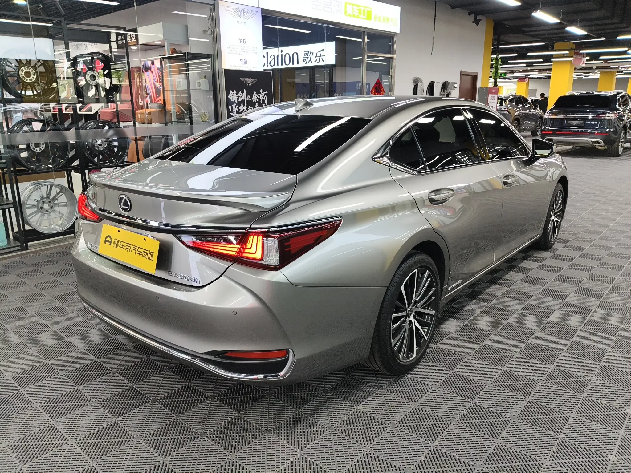 Lexus ES