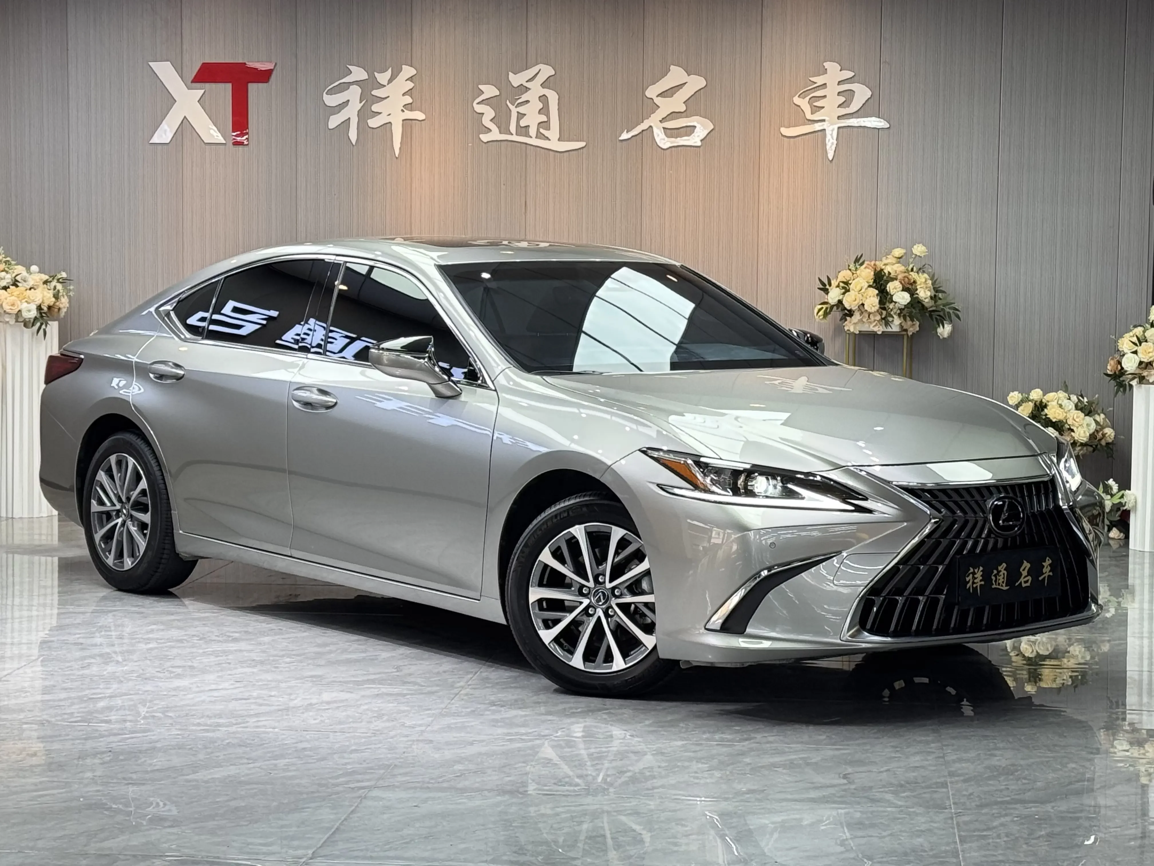 Lexus ES